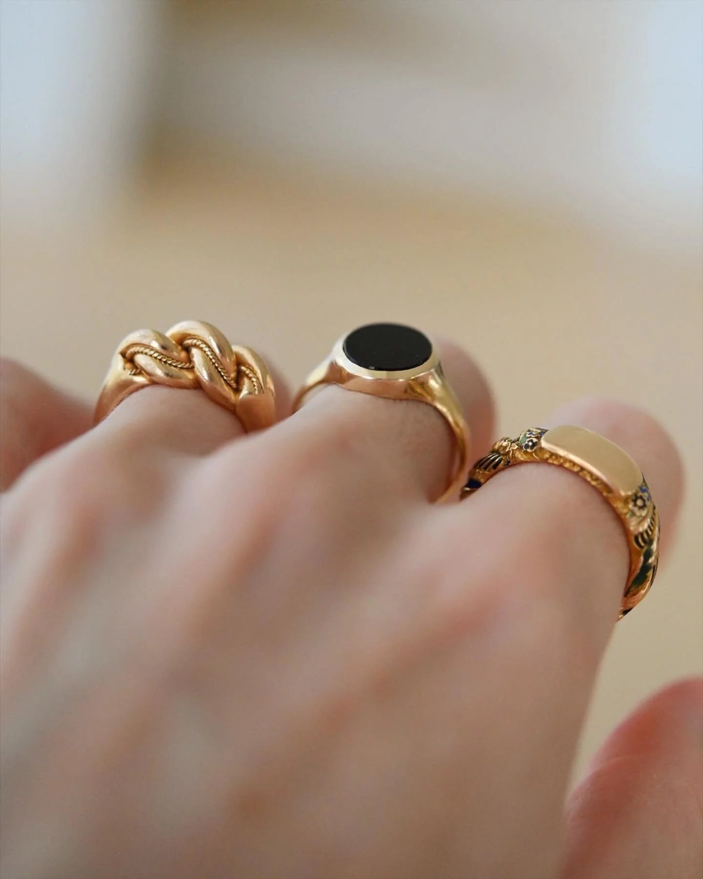 Sizeable 9.65 US Antique Black Onyx Signet Ring 18K Gold 1900