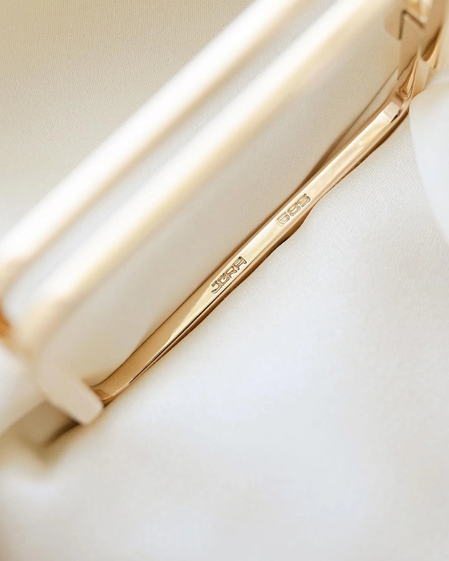 Perfect Scupltural Danish Vintage Bangle By Jørgen Rasmussen 14K Gold 1970s