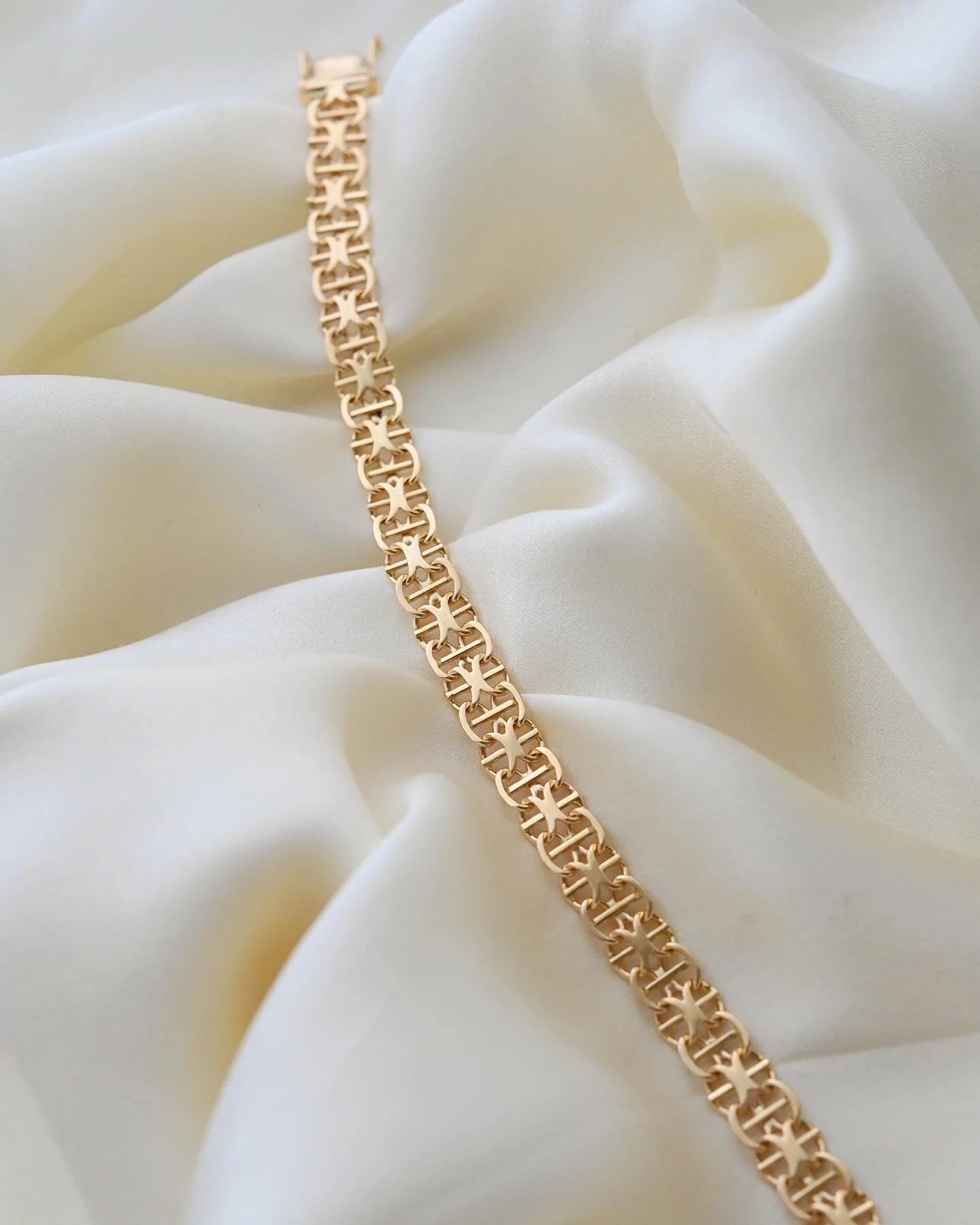 Gorgeous Swedish Bracelet by Ahlms 1966 18K Gold