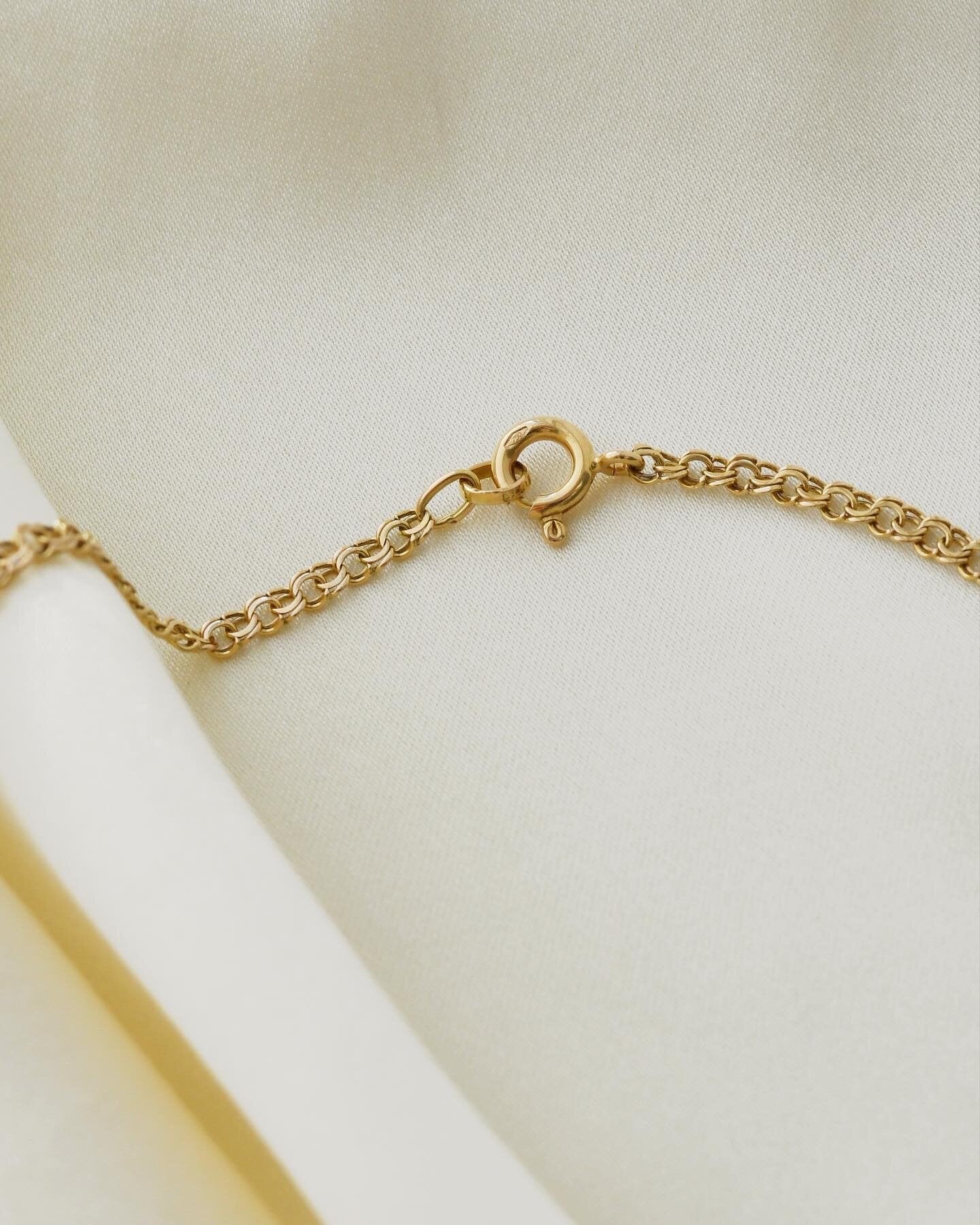 Radiant Baby Bismarck Link Chain 1942 18K Gold