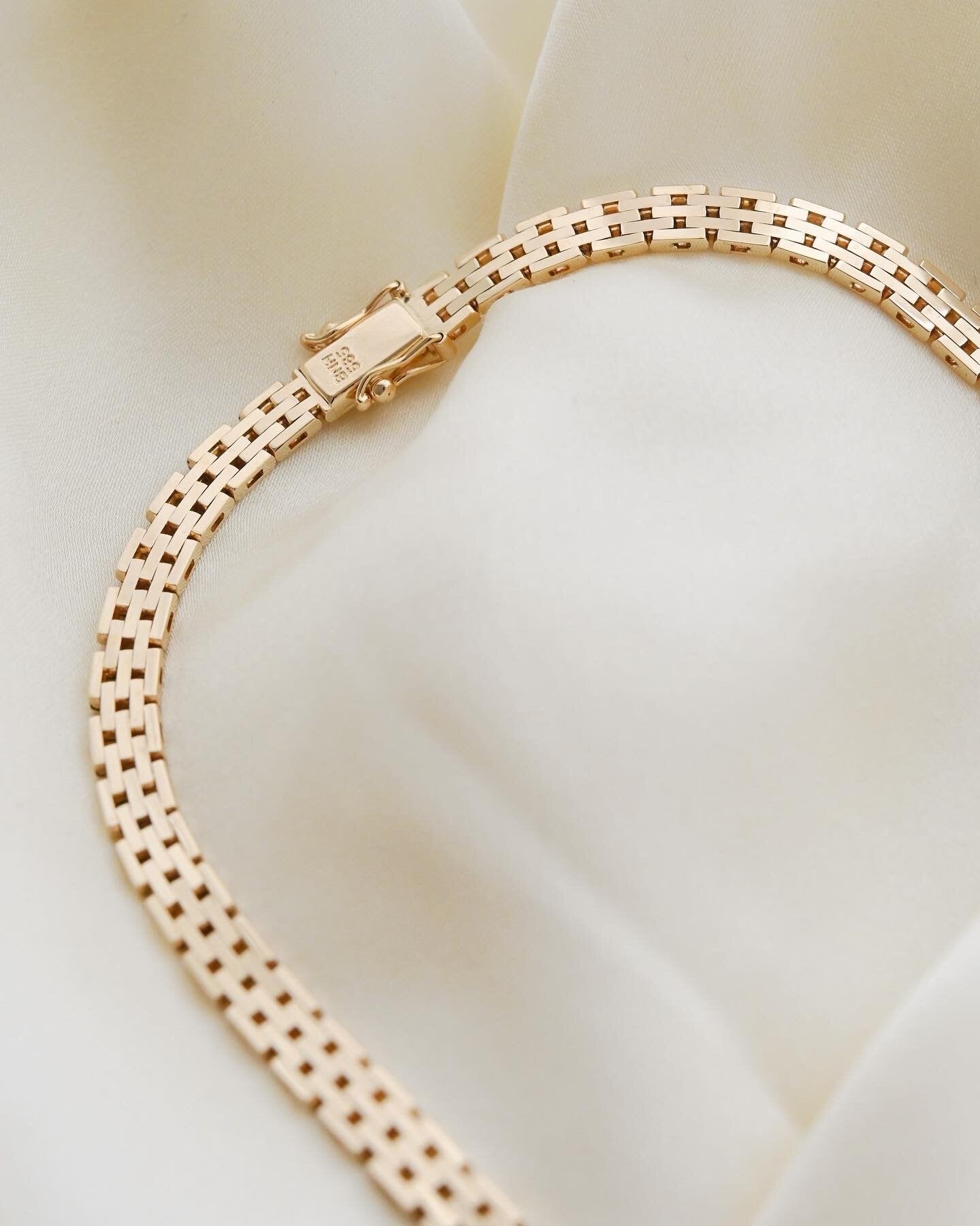 Perfect Cleopatra Necklace Danish Vintage 14K Gold 1970