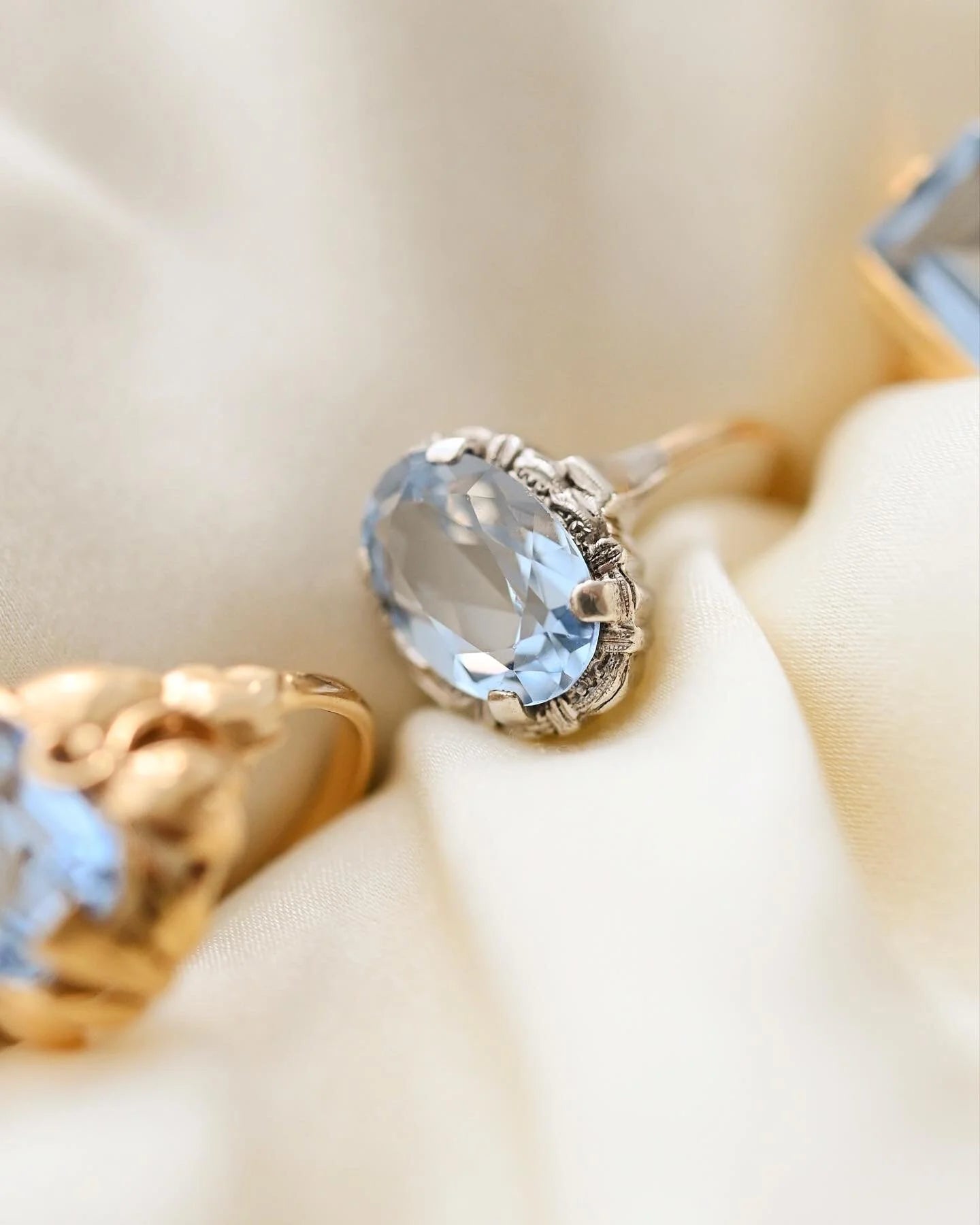 Beautiful Old Baby Blue Spinel Rings 18K Gold 1920-1950