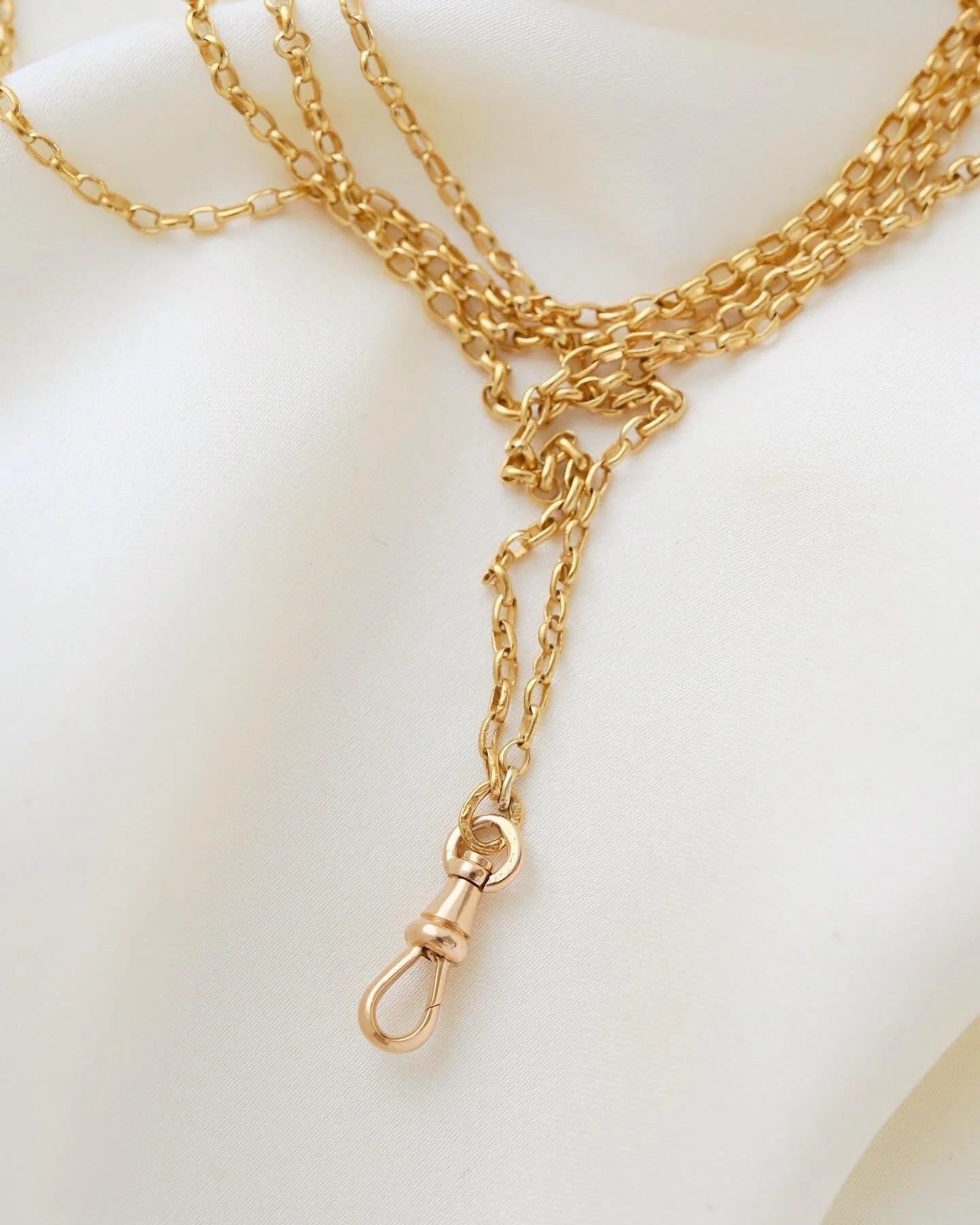 Sublime Rare 33 Grams Long Guard On 107 Inches 18K Gold