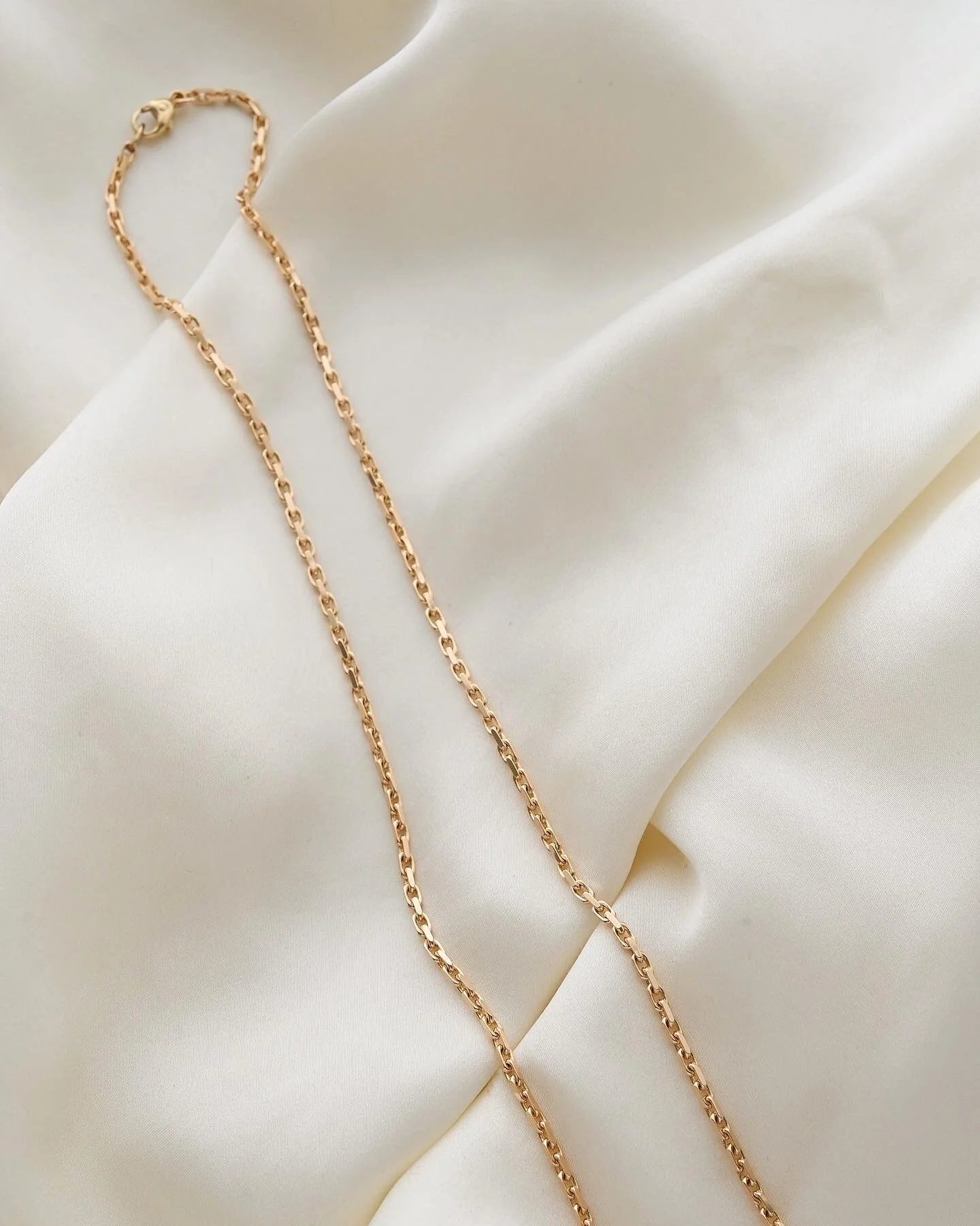 Radiant Sparkly Anchor Link Chain 14K Gold