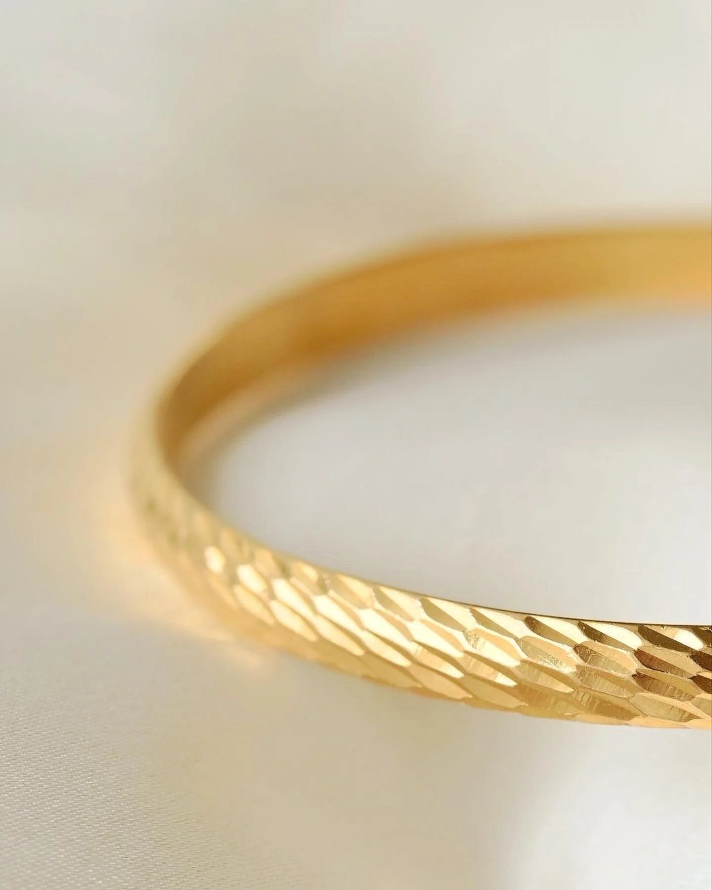 High Carat Glimmer Bangle 21K Gold 1970