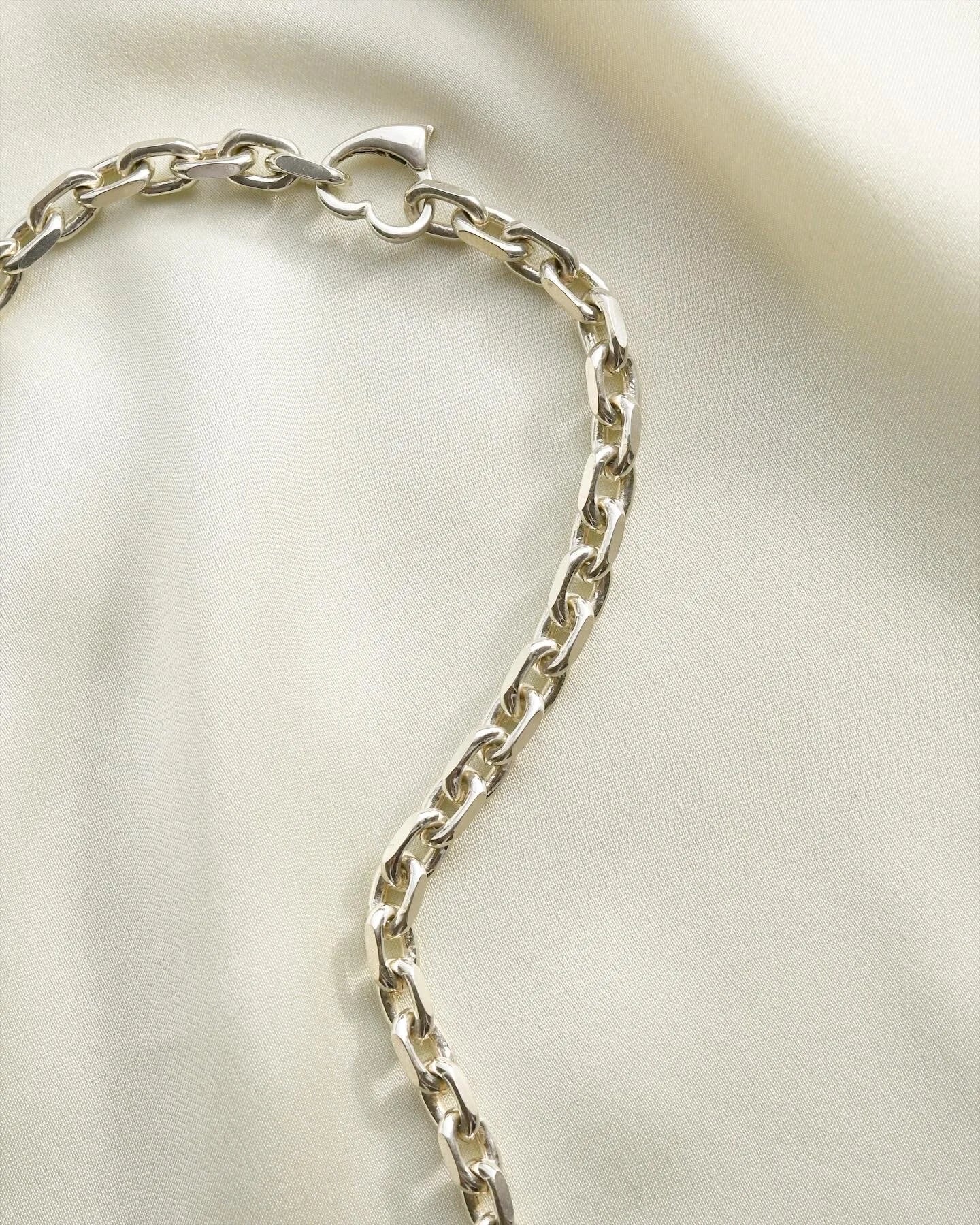 Bautiful Silver Anchor Chain