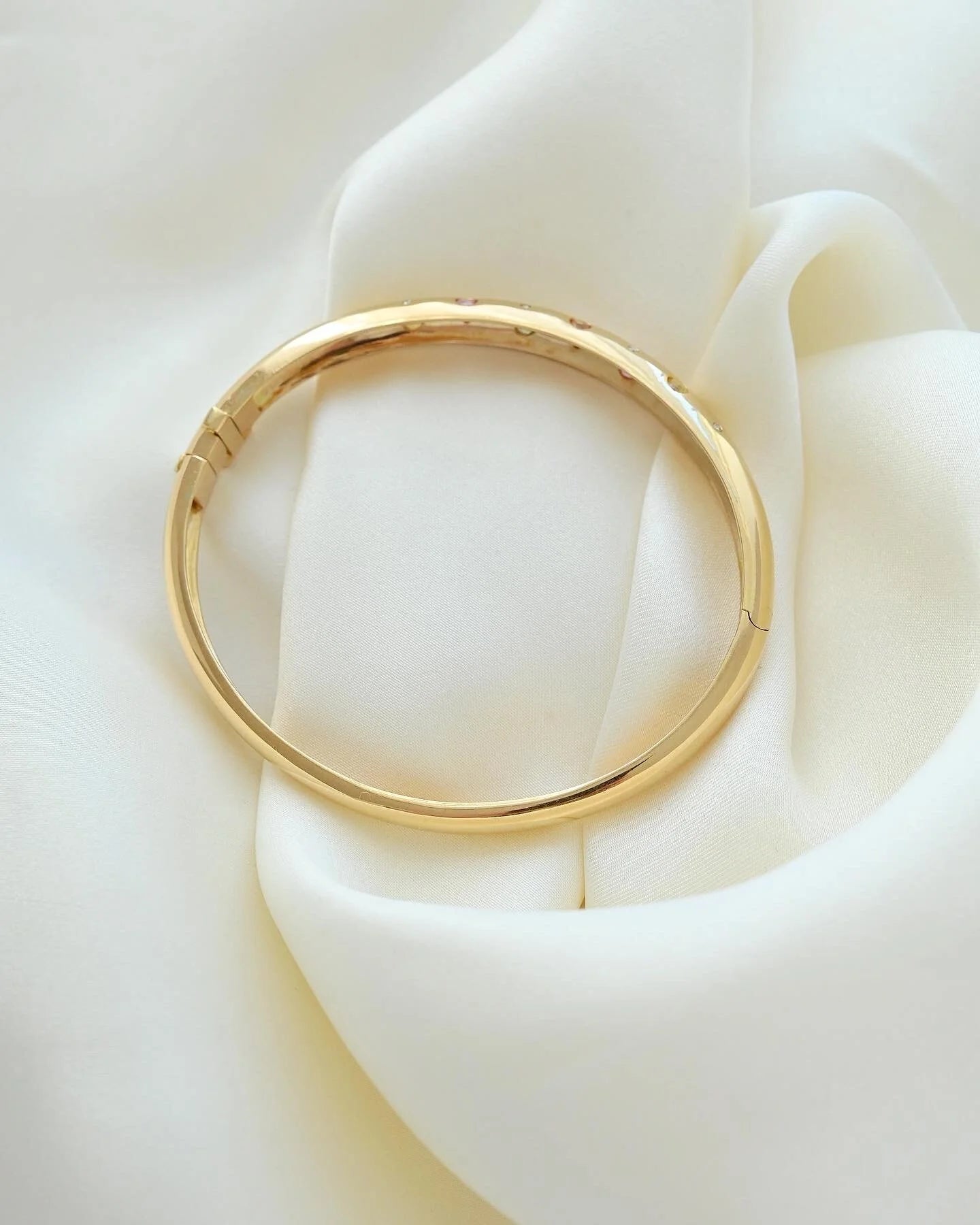 Stunning Diamond And Pastel Sapphire Bangle 18K Gold
