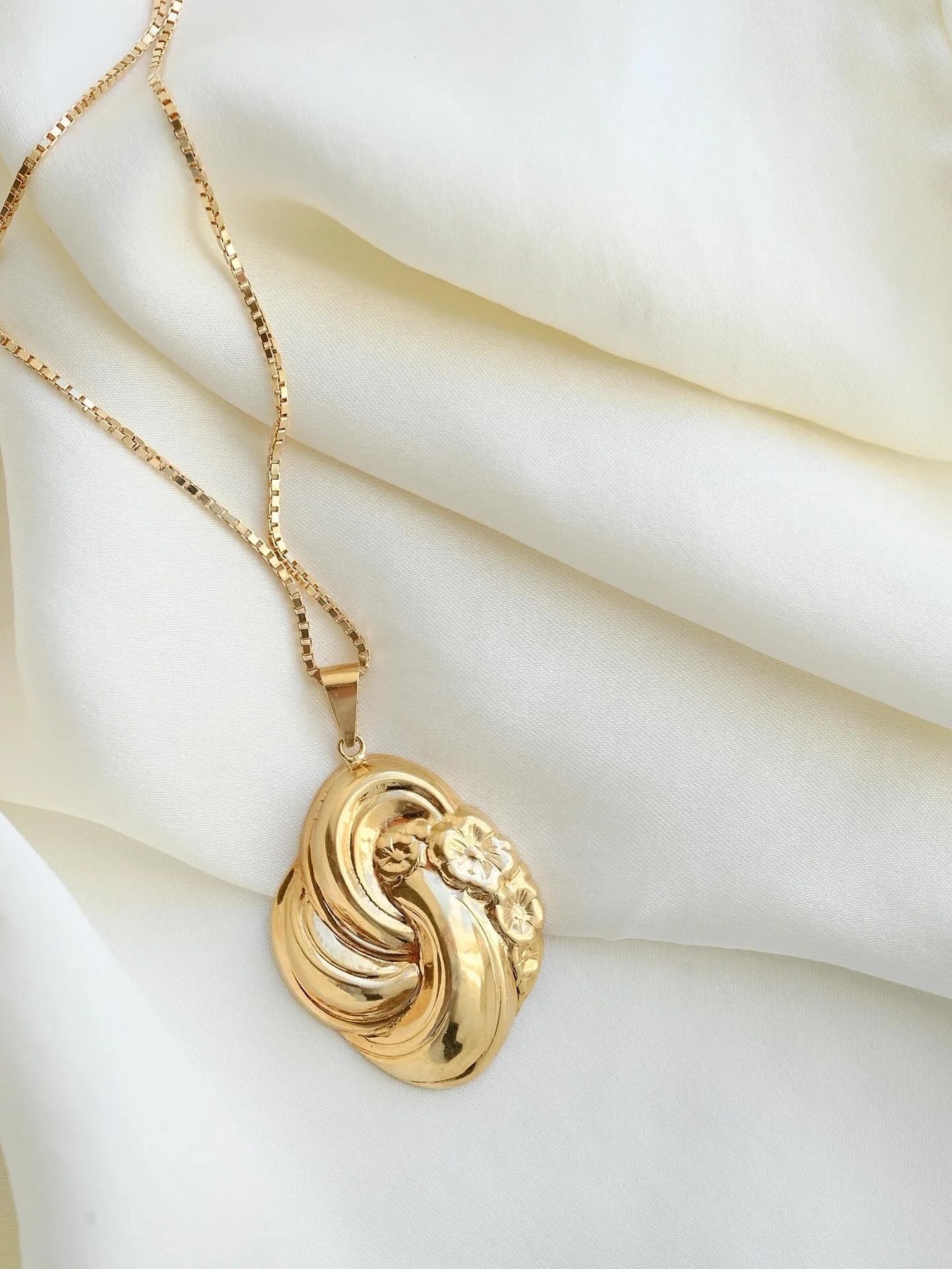 Swirls of Joy Handmade One of A Kind Pendant Vintage 1960s 18K Gold