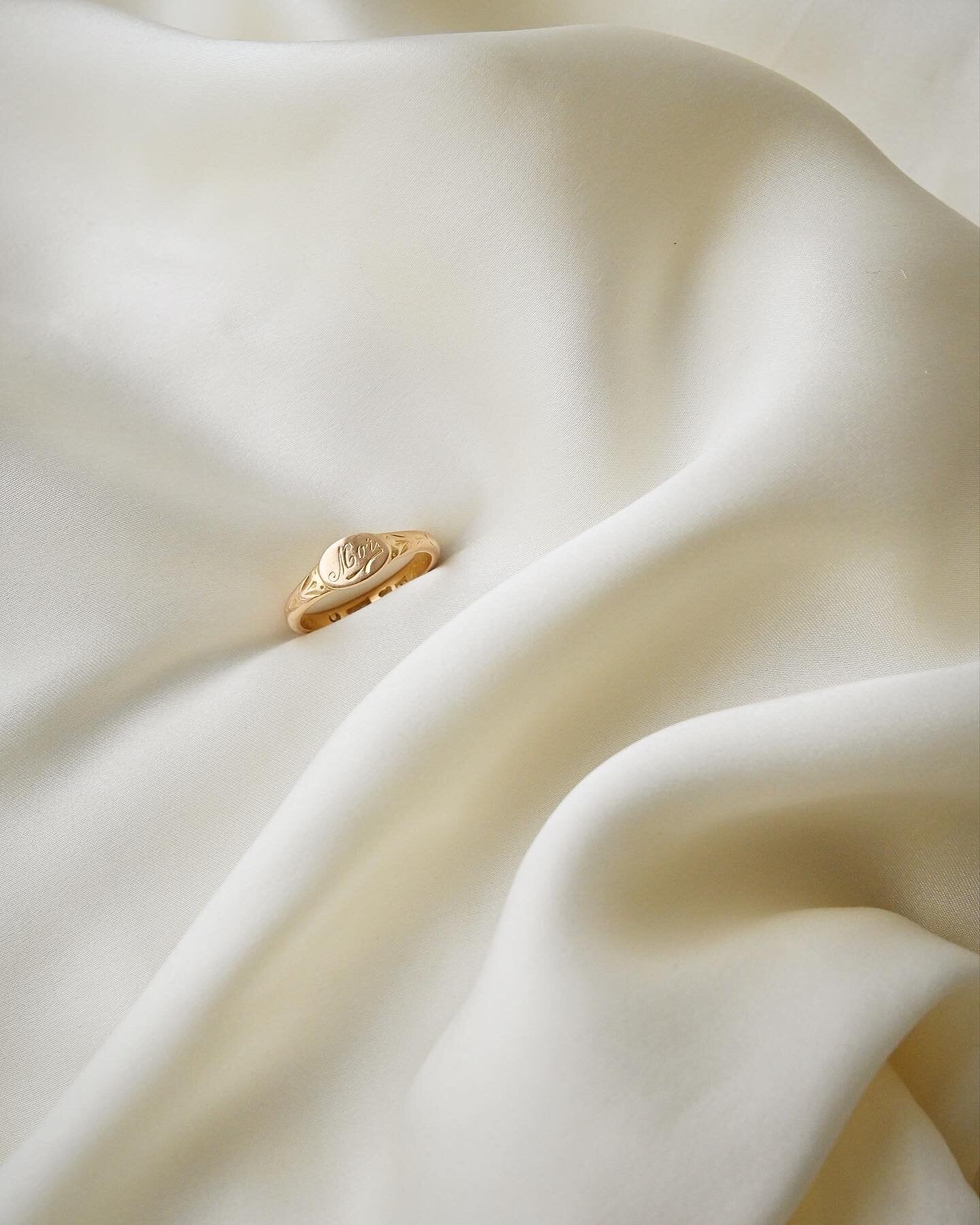 Special Antique 20K Gold “Mom” Heirloom Ring 1927
