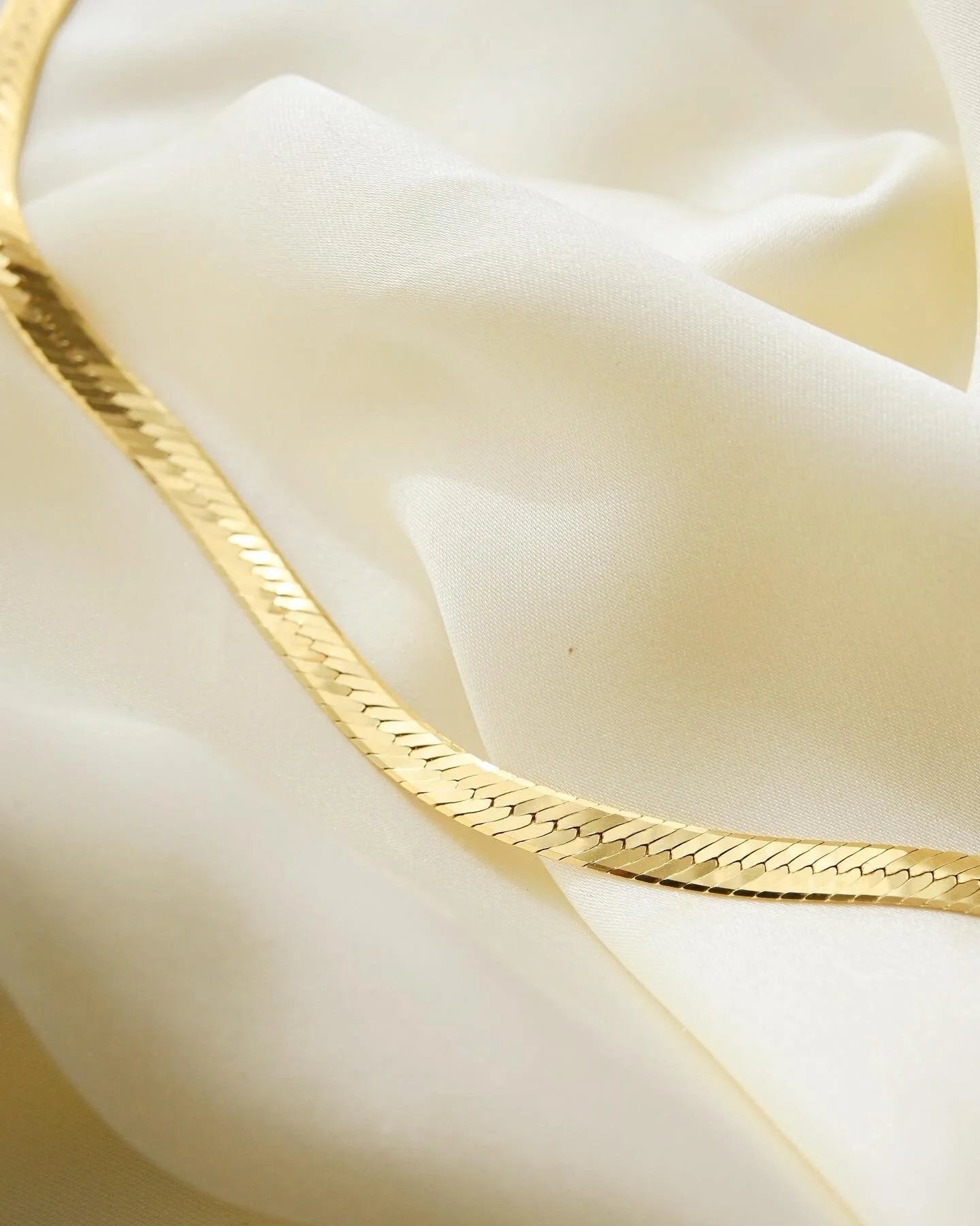 Sexy 15 Grams Italian Vintage Herringbone Necklace 18K Gold