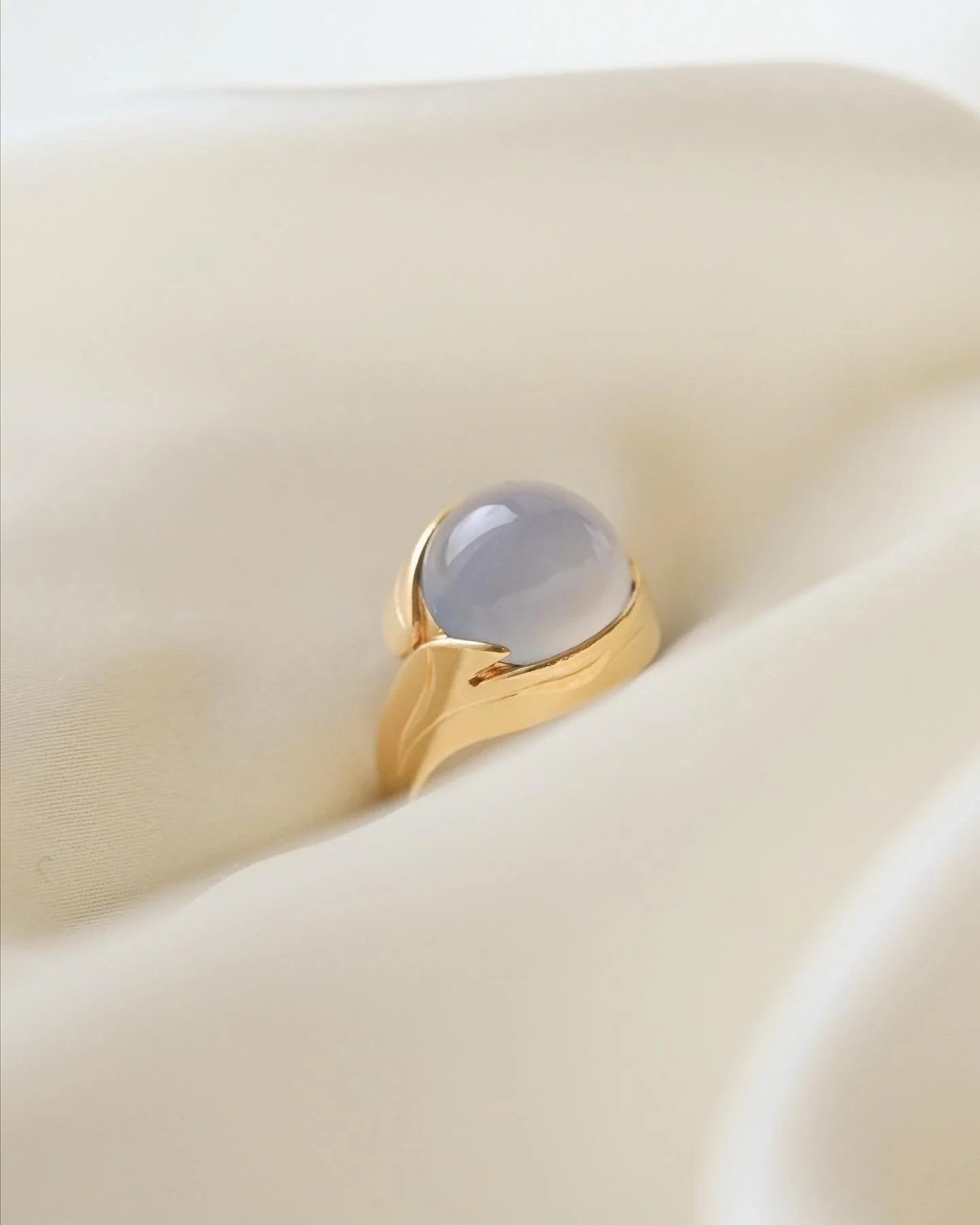 Totally Dreamy Scandinavian Vintage Moonstone Ring 18K Gold With Box 1955
