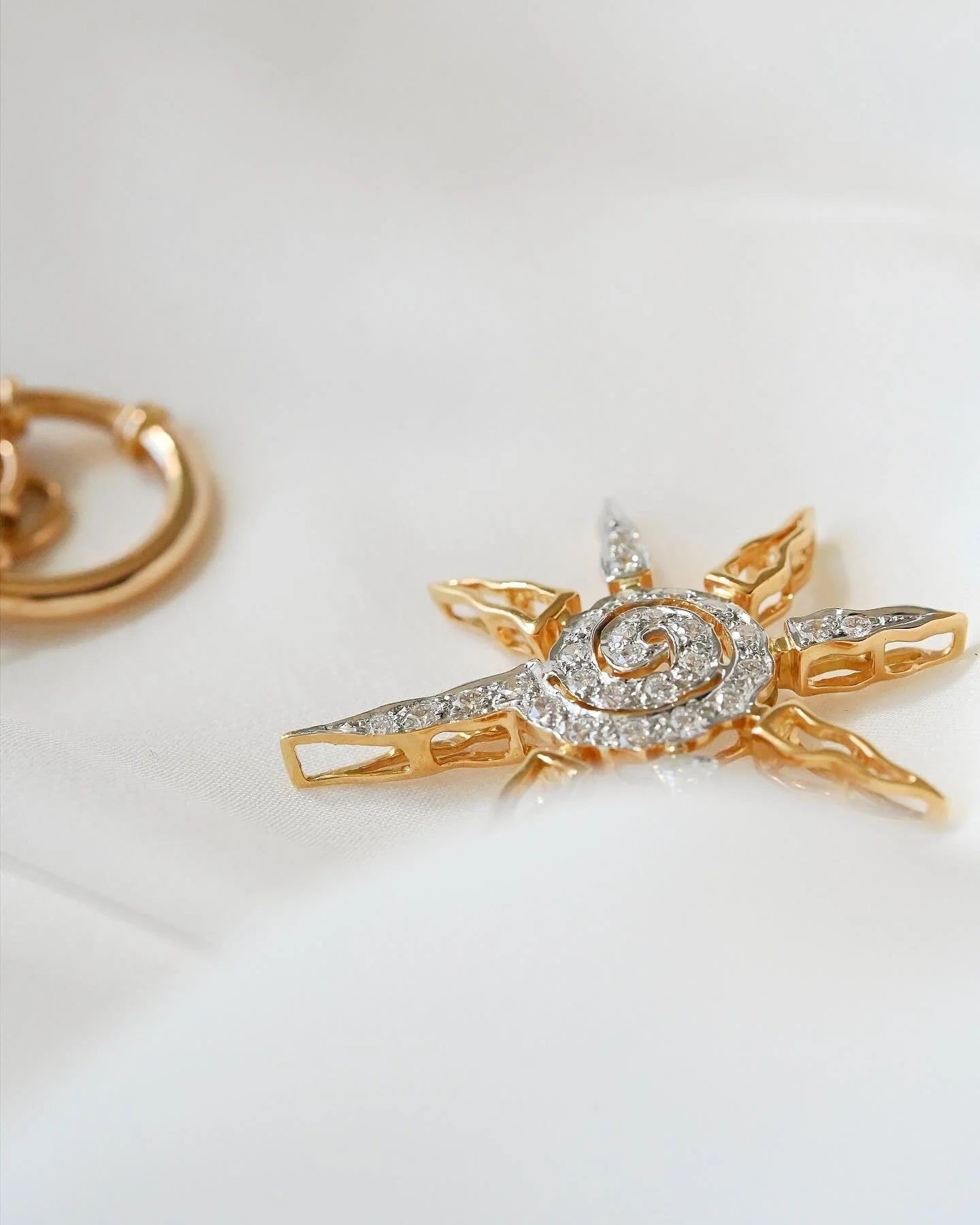 Stunning Diamond Sun Pendant 18K Gold