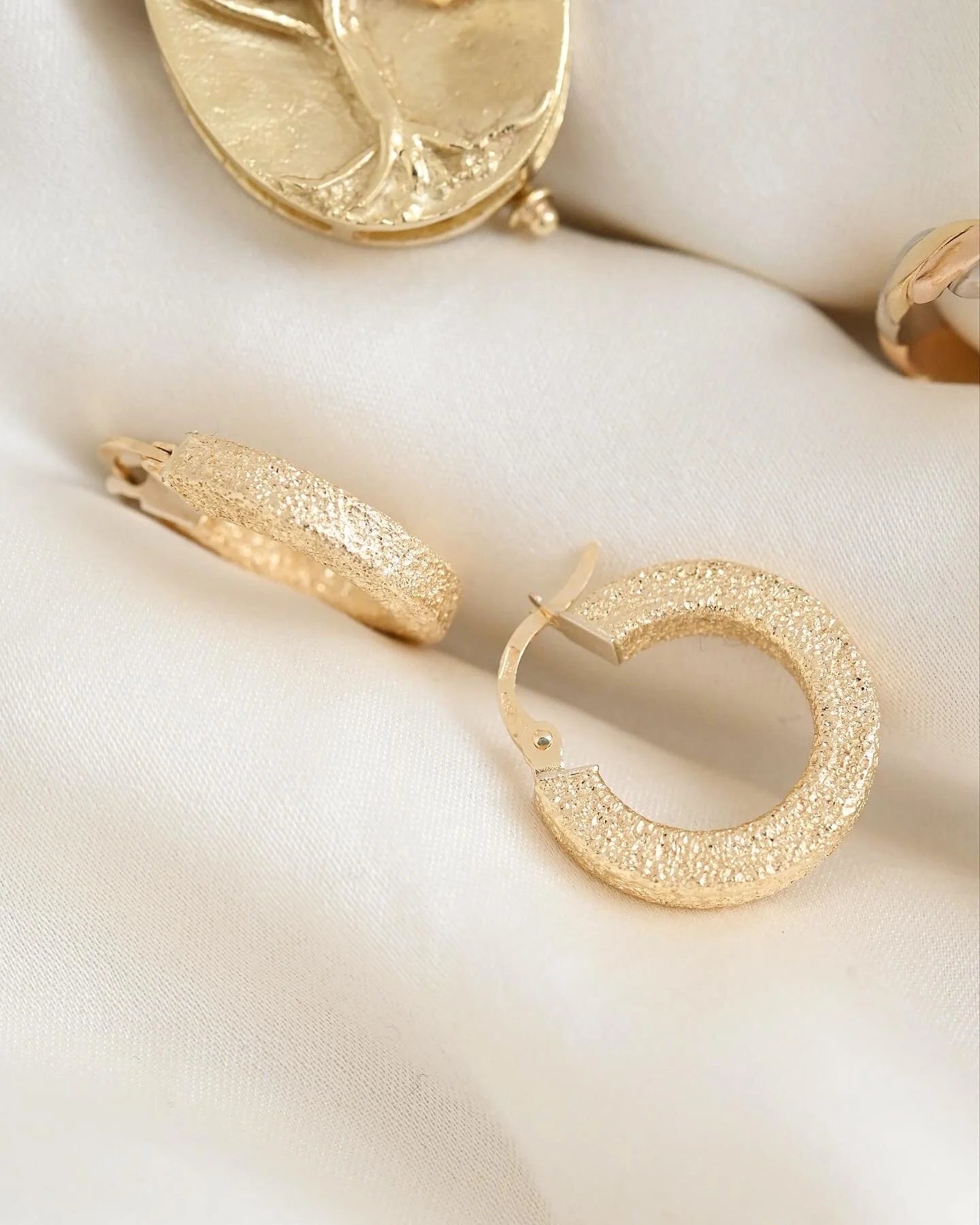 Tuesday Selection Vintage Pieces 18K Gold
