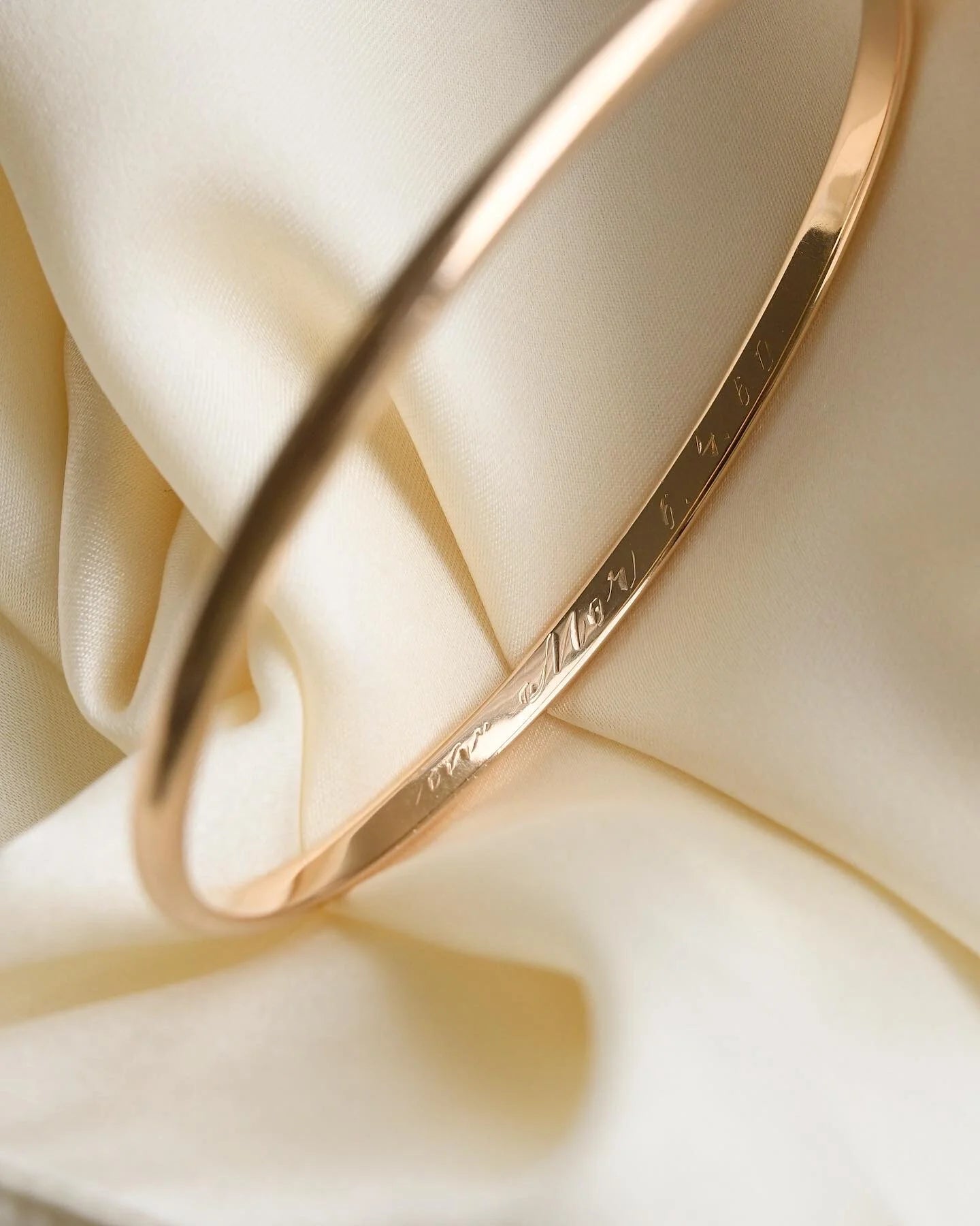 Gorgeous Rose Gold Bangle 18K 1960
