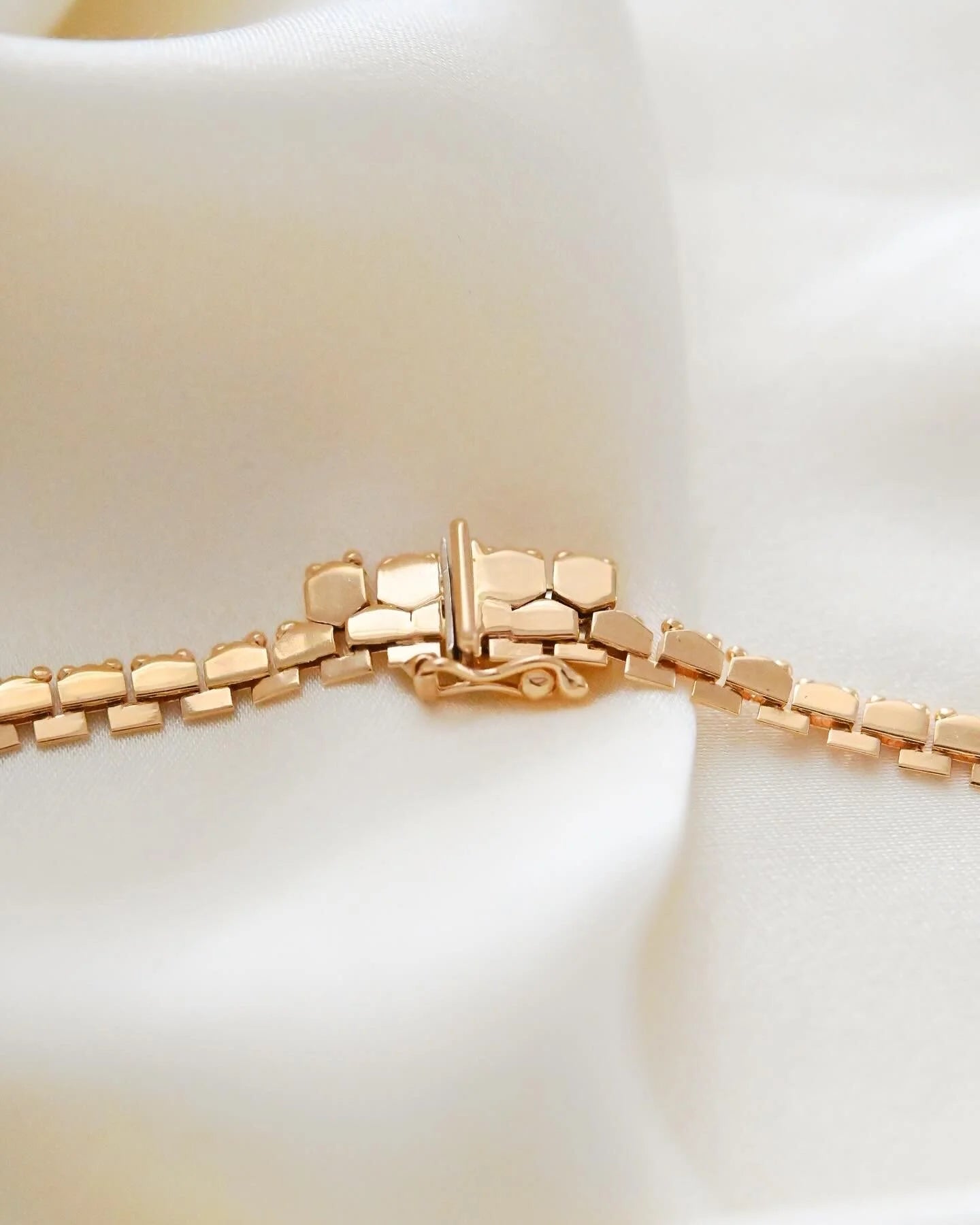 Incredible Sexy Italian Vintage Necklace 18K Gold