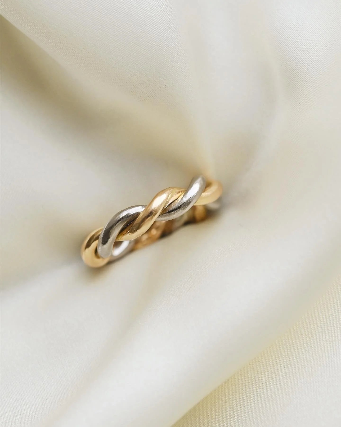 Rare Vintage Twisted Two Tone Band 18K Gold 1944