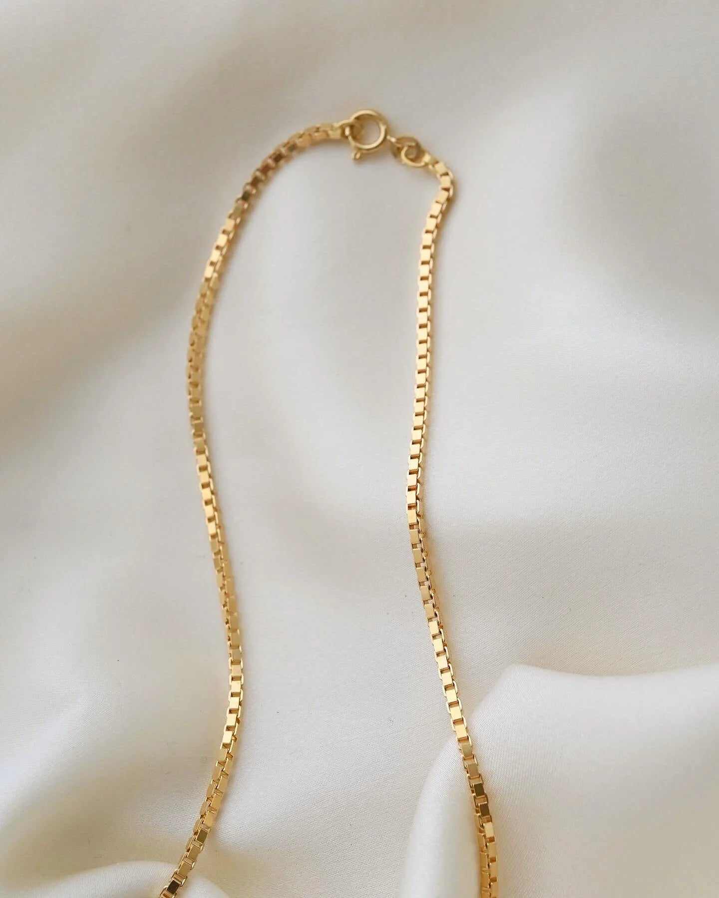 Super Substantial Long Vintage Box Chain 18K Gold 1970