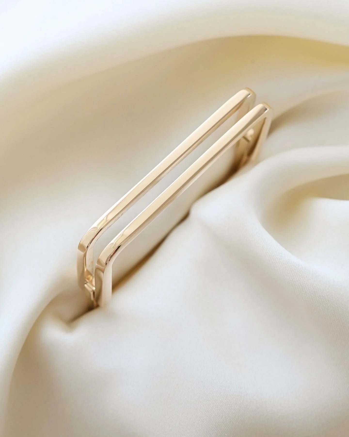 Perfect Scupltural Danish Vintage Bangle By Jørgen Rasmussen 14K Gold 1970s