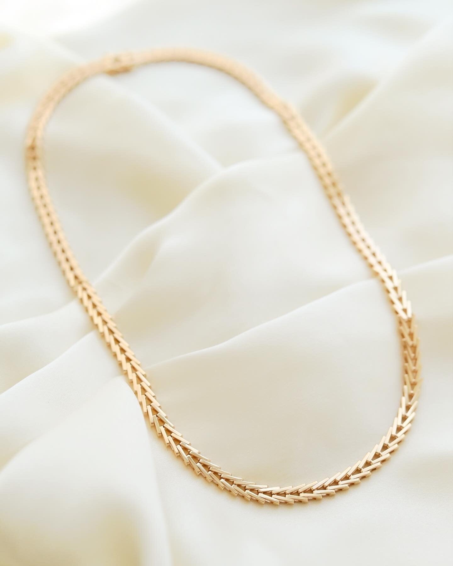 Heavy, 17.15 inches Geneva Variation Necklace 14K Gold 1970s