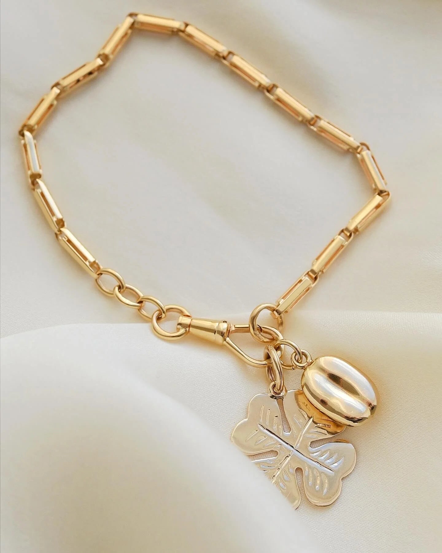 Glowing Antique Chain Bracelet 7.25 Inches 18K Gold 1920s
