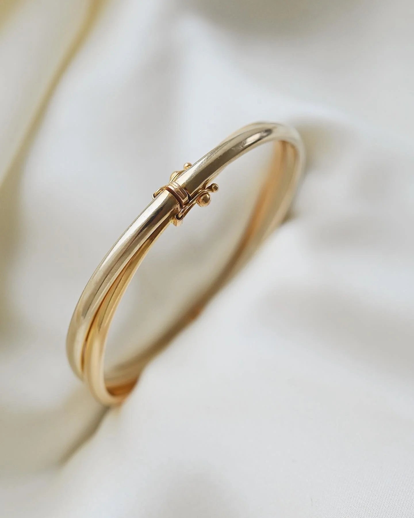 Fabulous Two Toned White and Yellow Gold Vintage Bangle 18K Gold 1960s