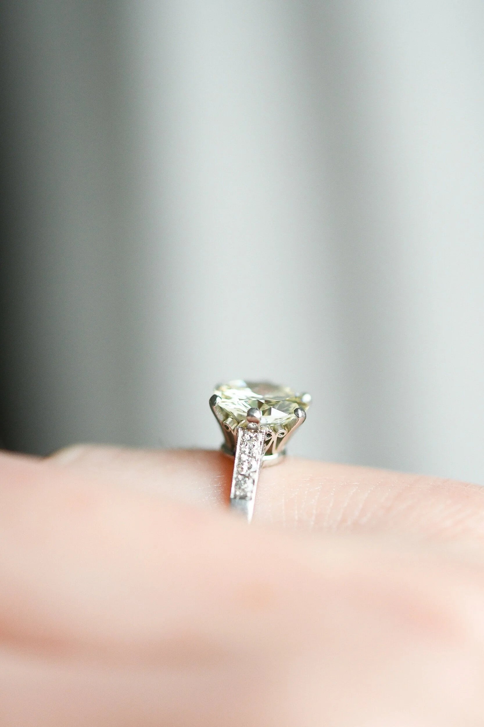 Extraordinary 1.92 ct Art Deco Diamond Ring Platinum 1930s