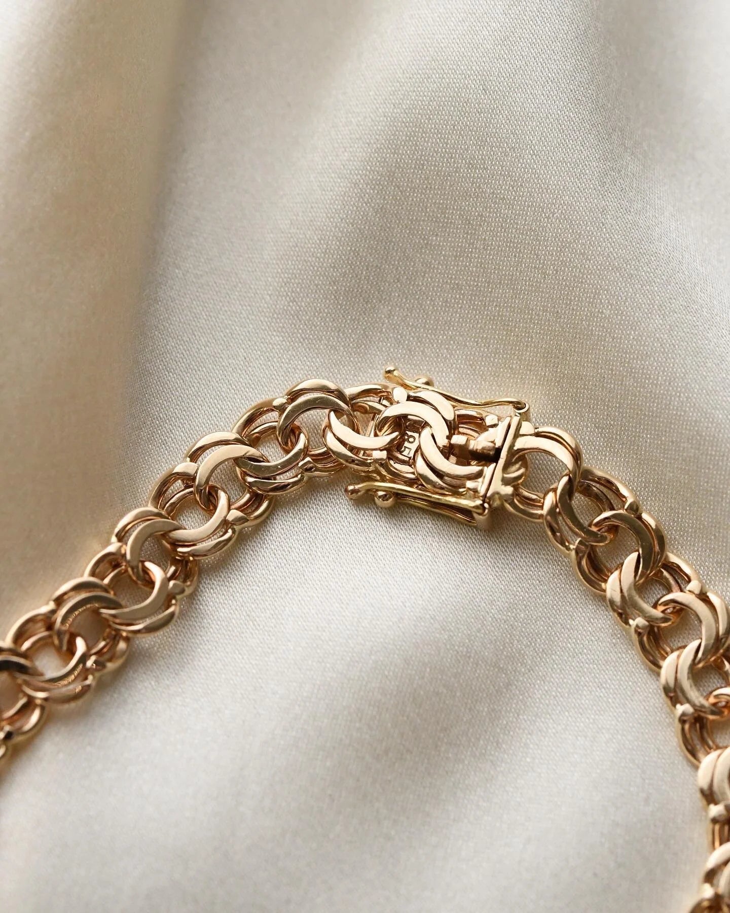 Stunning Vintage Bismarck Bracelet 14K Gold 1960s