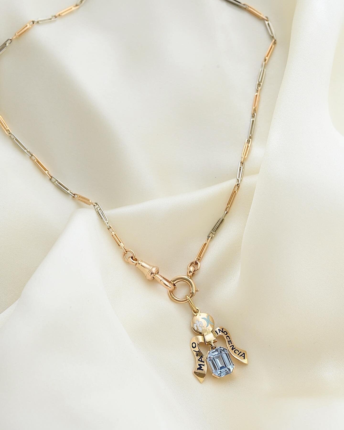 Extraordinary Zodiac Sign Aquamarine Pendant 18K Gold