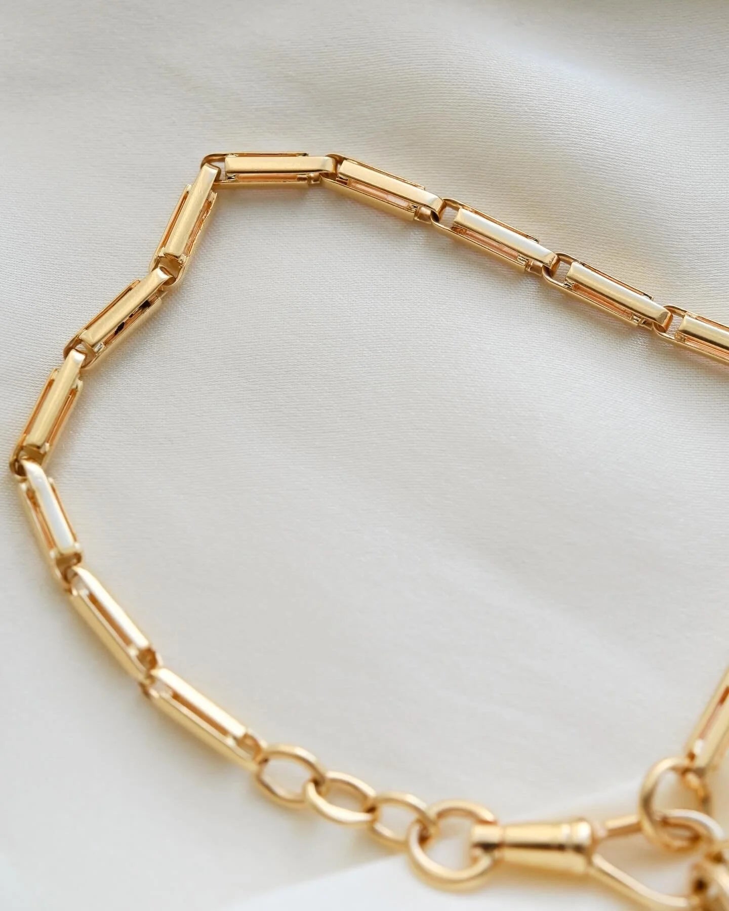 Glowing Antique Chain Bracelet 7.25 Inches 18K Gold 1920s