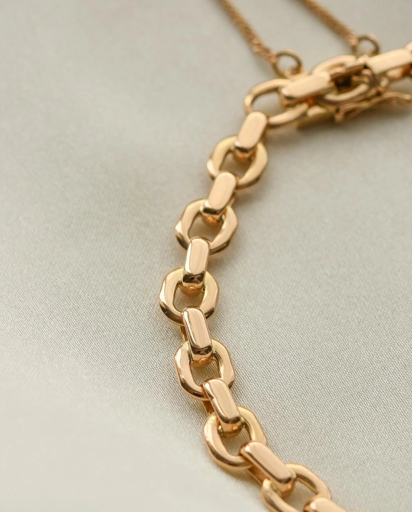 Sublime 18K Gold Bracelet 22 Grams 1944