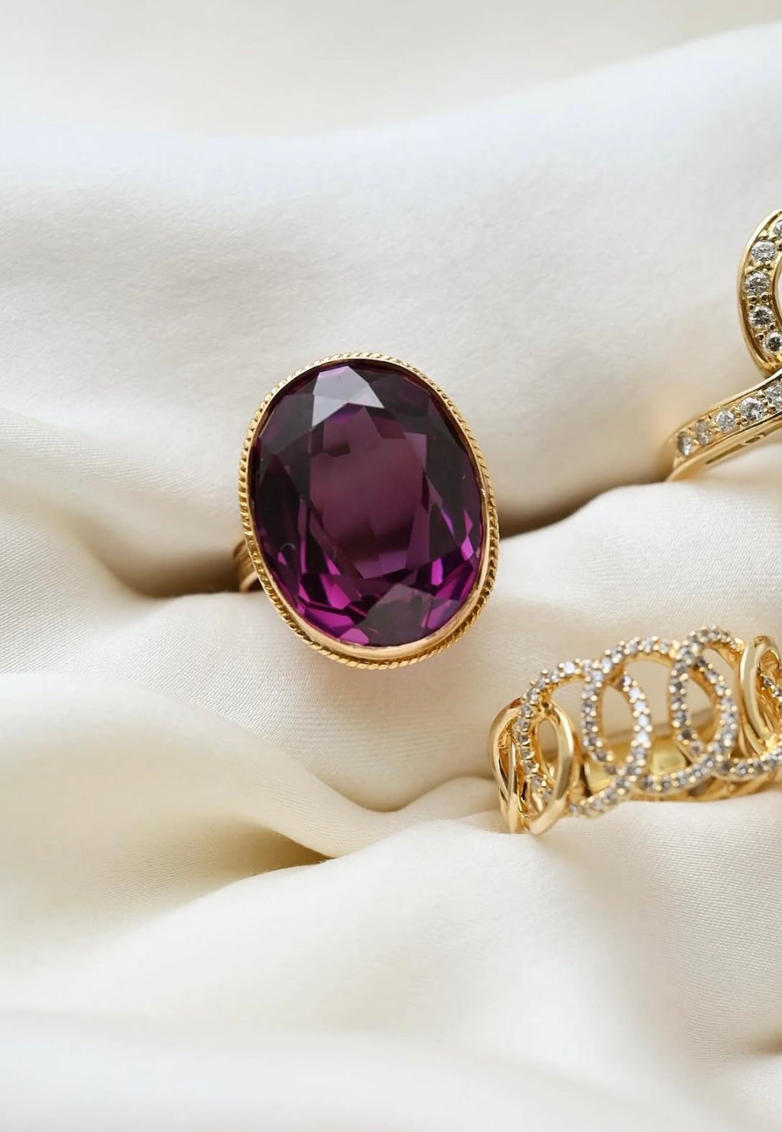 Glorious Huge Amethyst Cocktail Ring 18K Good Gold Vintage 1950s