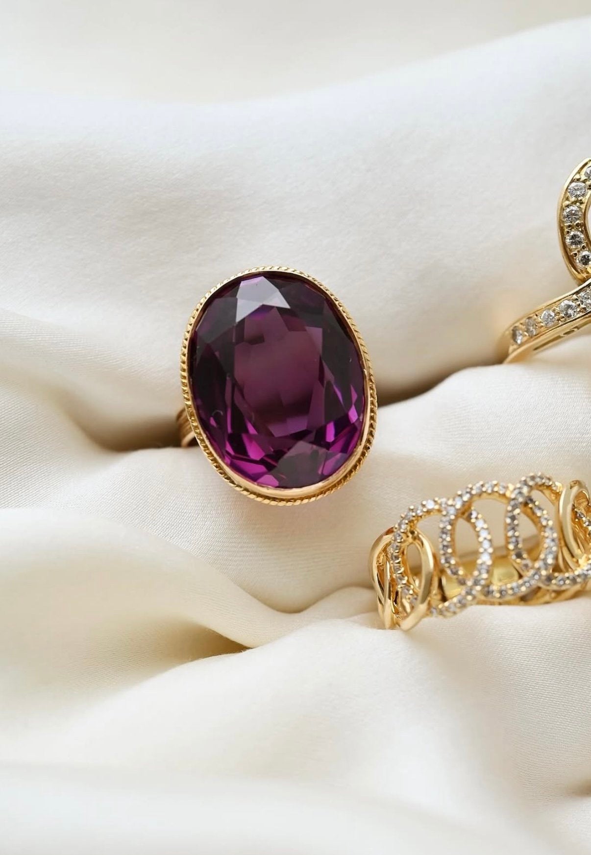 Glorious Huge Amethyst Cocktail Ring 18K Good Gold Vintage 1950s