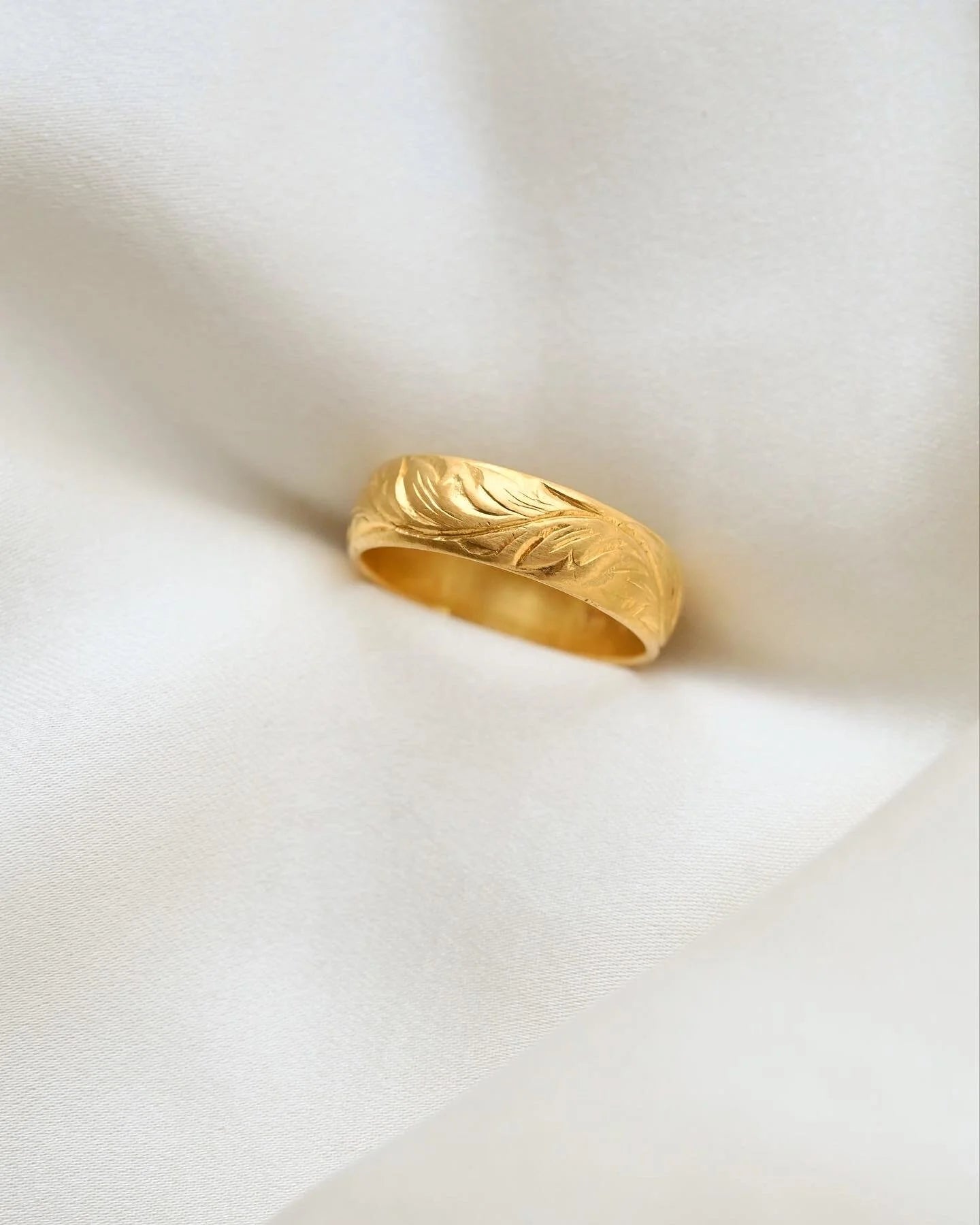 Wonderful Antique Wedding Band 23K Gold 1903