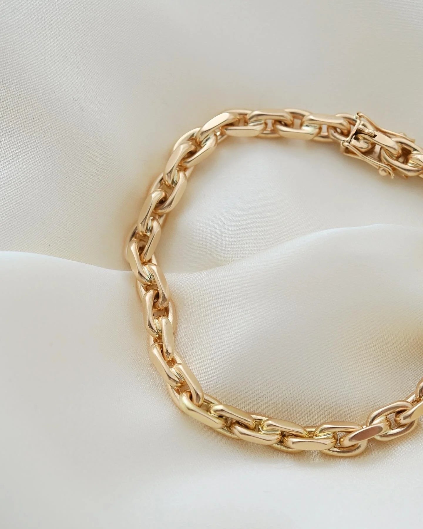 Stunningly Gorgeous Chunky Danish Vintage Anchor Link Bracelet 14K Gold