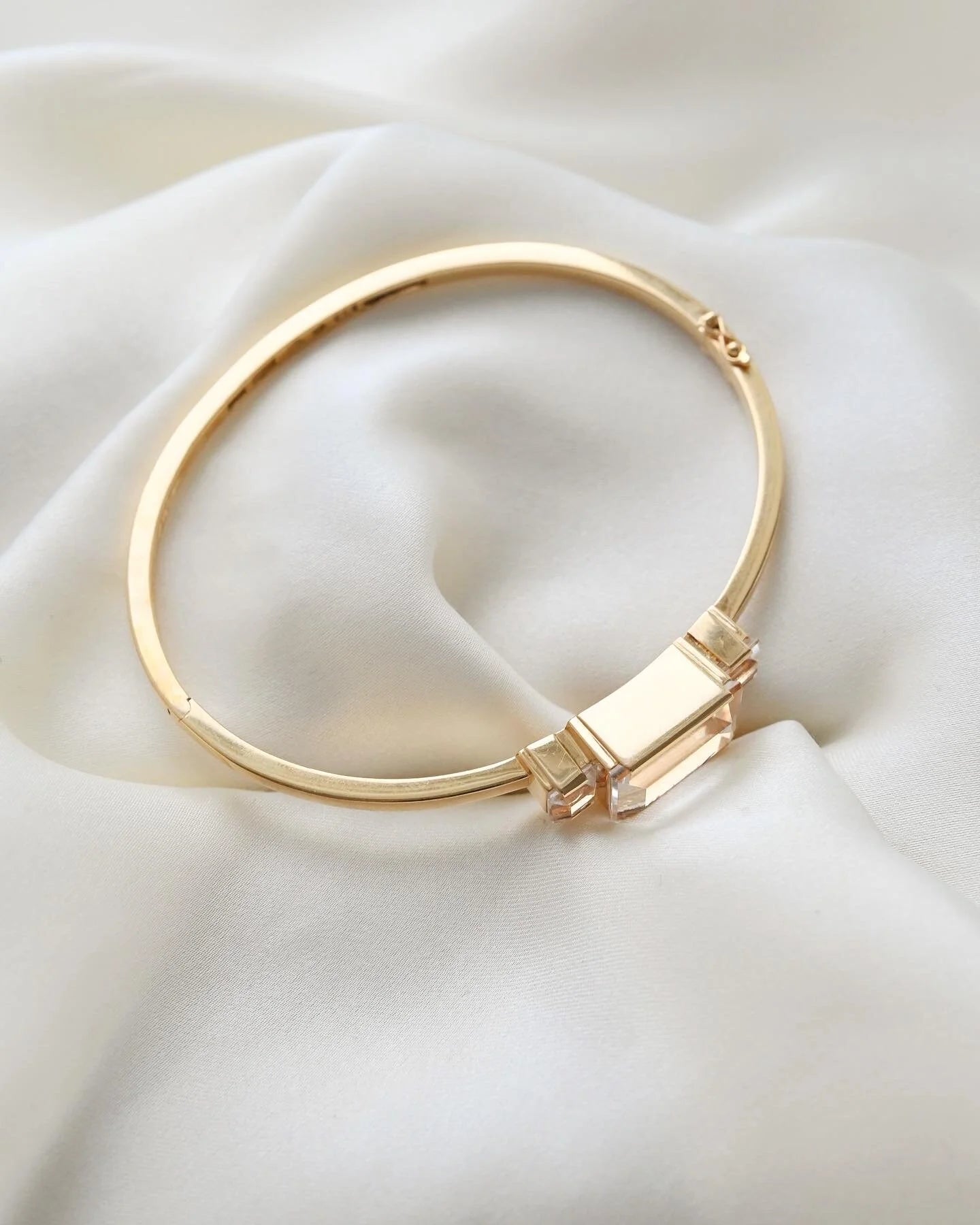 Extraordinary Rock Crystal Bangle 18K Gold 1949