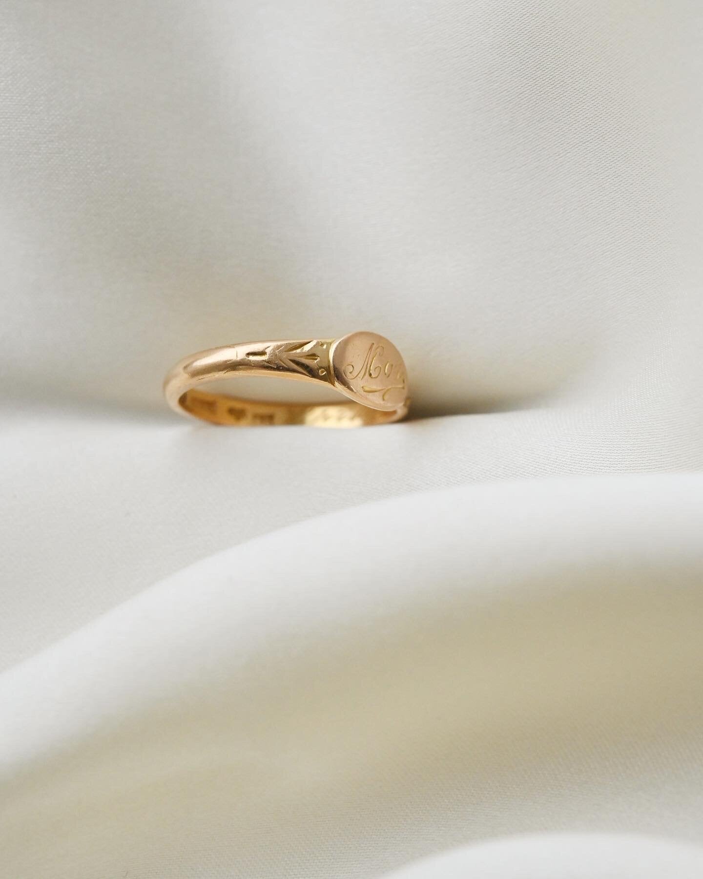 Special Antique 20K Gold “Mom” Heirloom Ring 1927