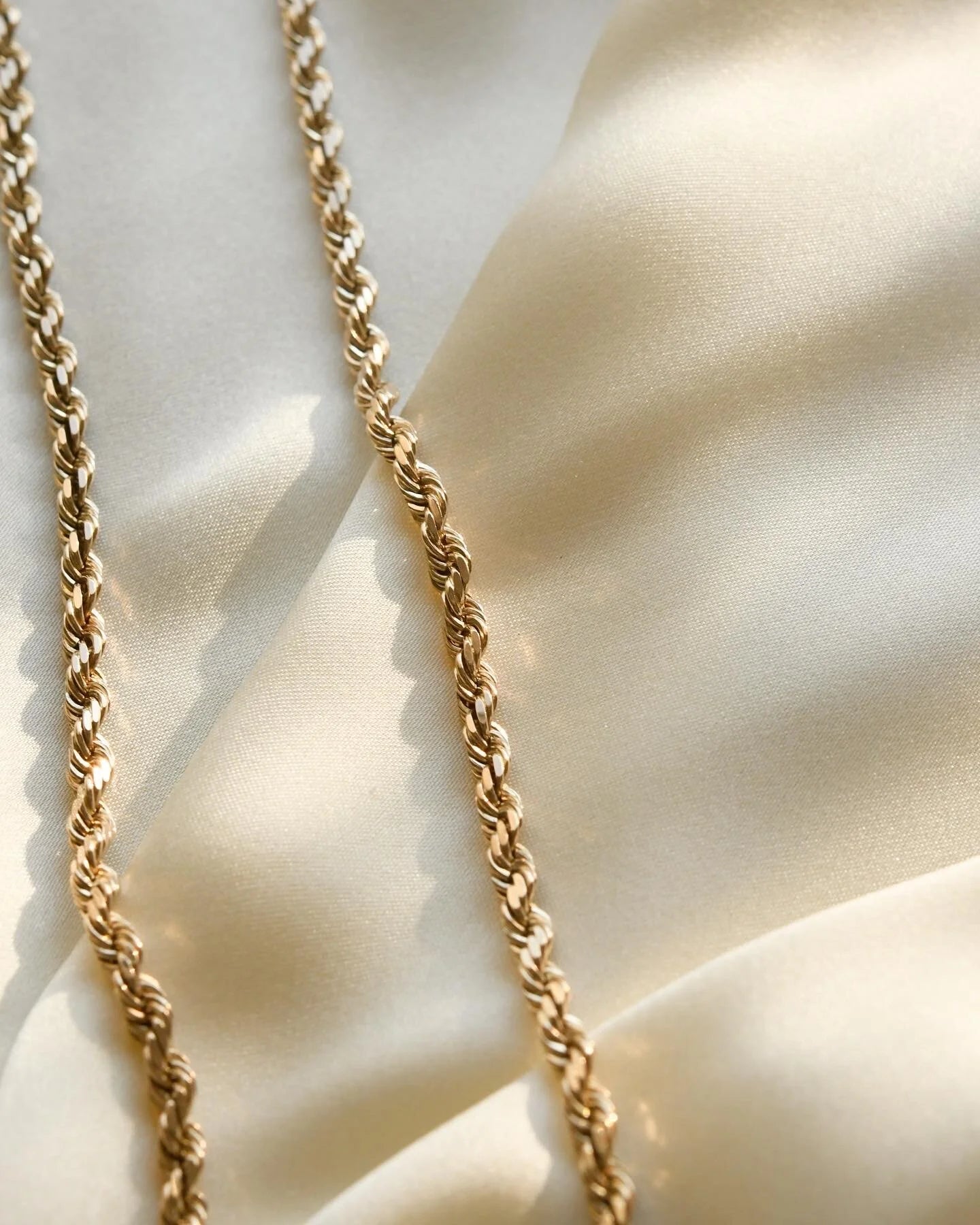 Glowing Vintage Rope Link Chain 14K Gold 1970s