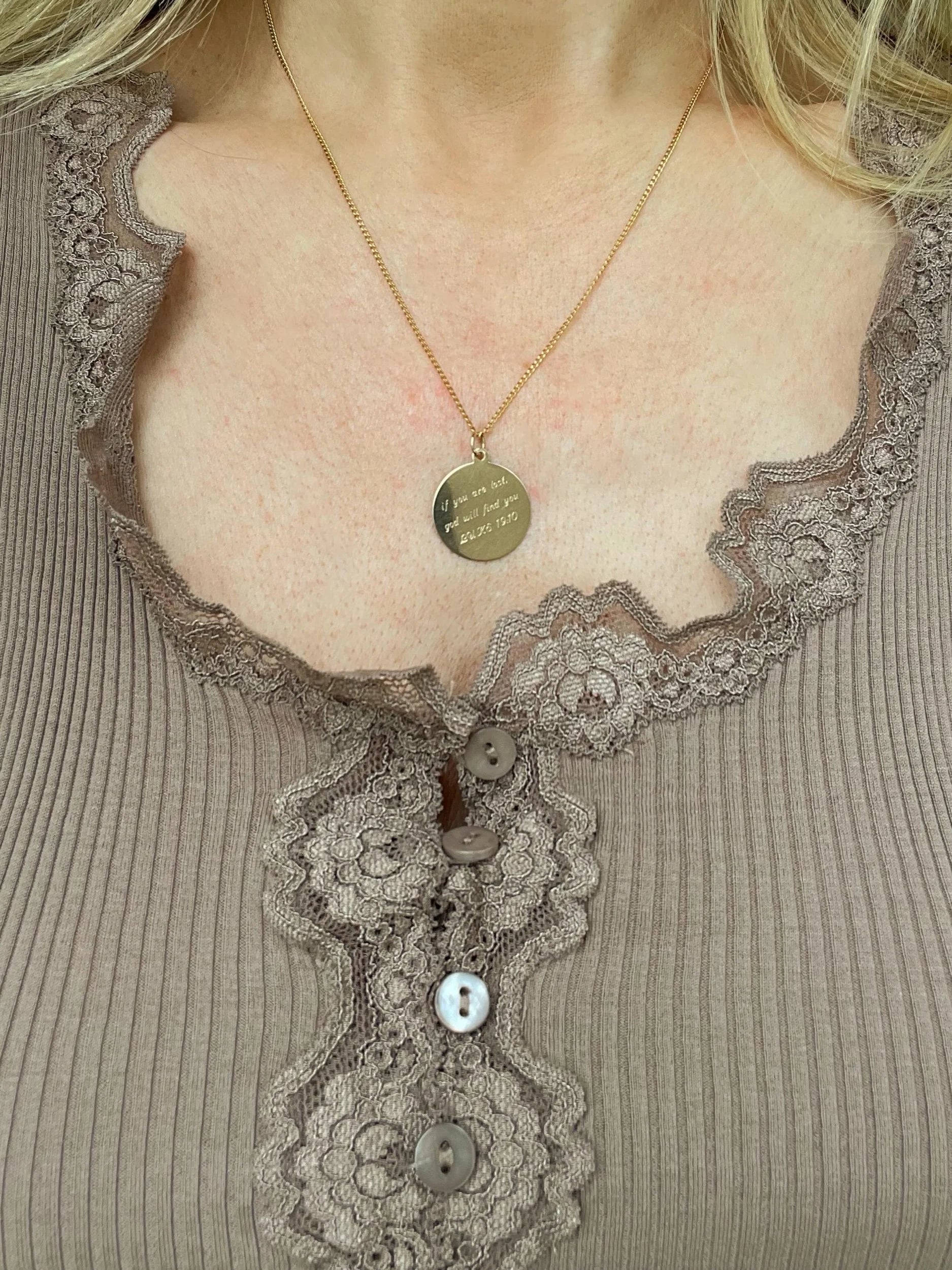 Beautiful Religious Medallion Pendant 18K Gold 1970s