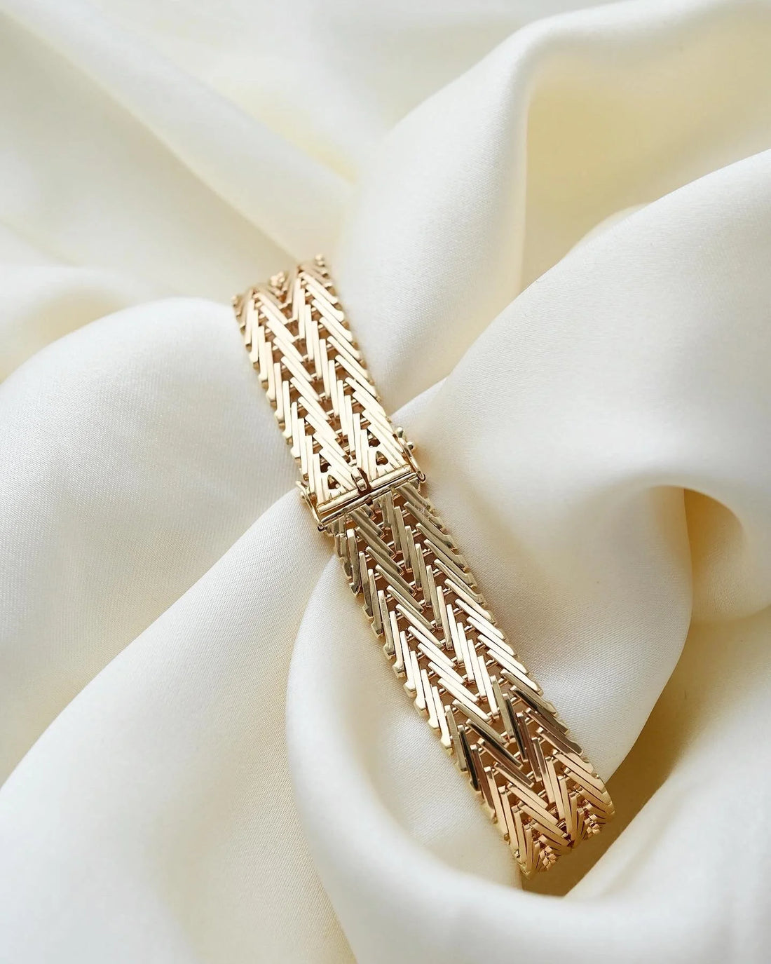 Gorg Wide Heavy Geneva Link Vintage Bracelet 14K Gold
