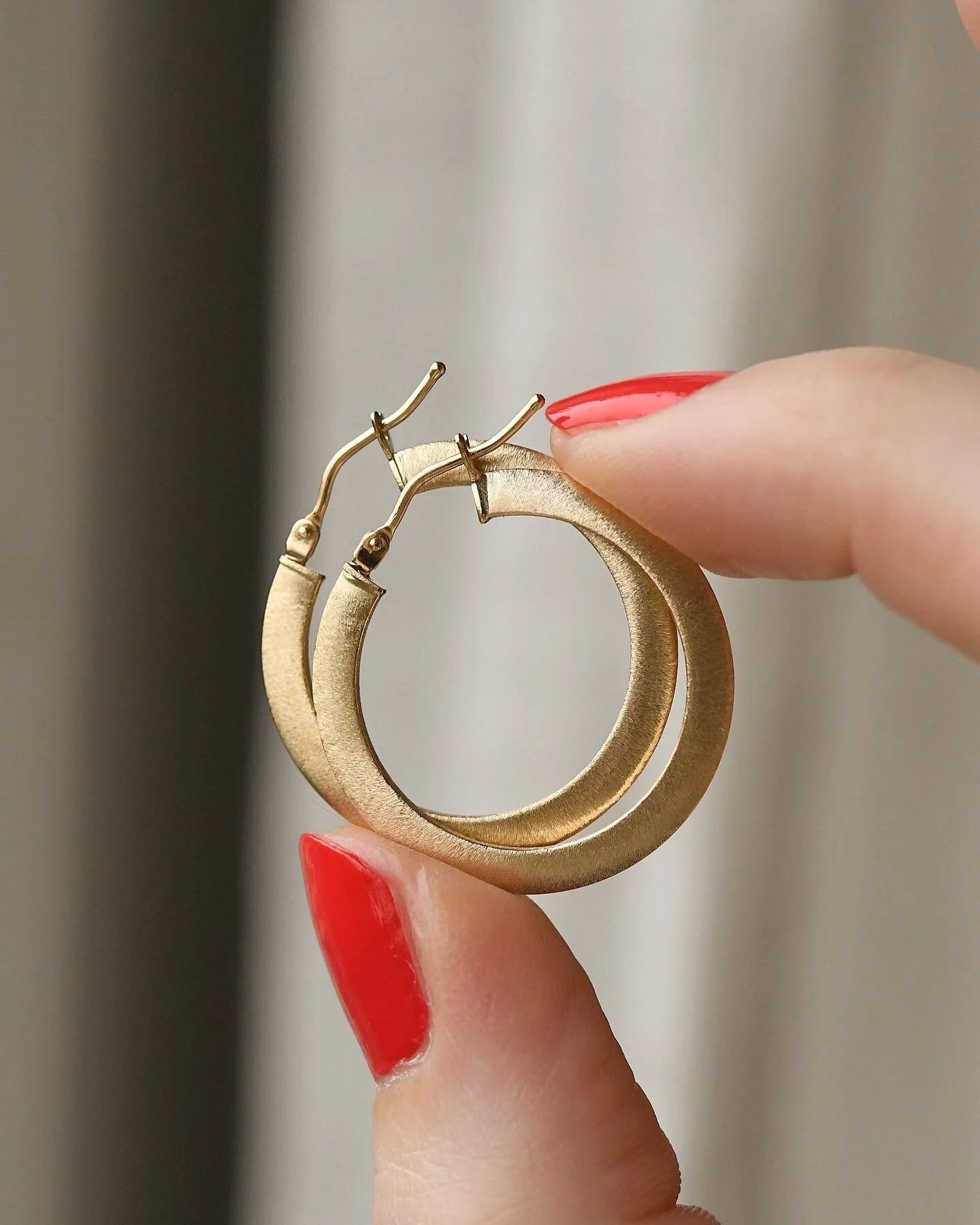 Free shipping! Italian Vintage Hoops 14K Gold Lightweight