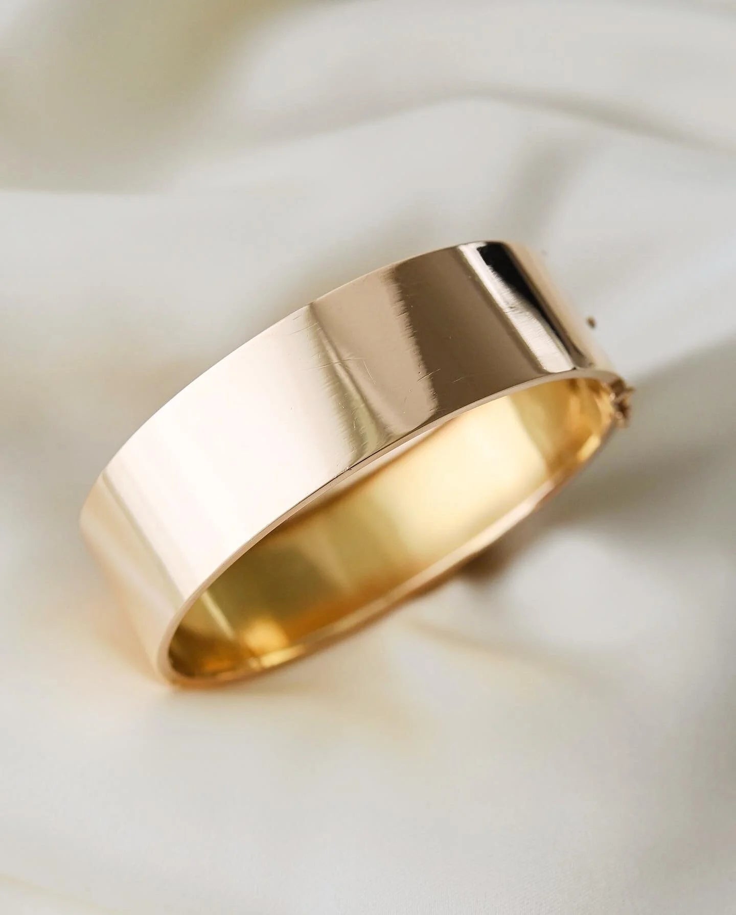 Amazing Swedish Vintage Bangle w Pearl 18K Gold 1957