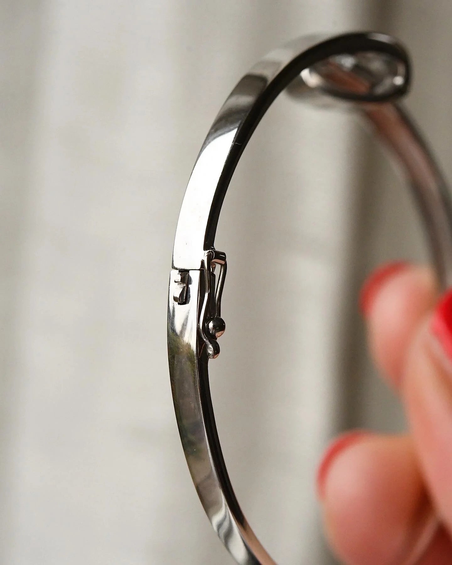 Elegant Bangle w Floating Diamond 0.35 carats 14K White Gold