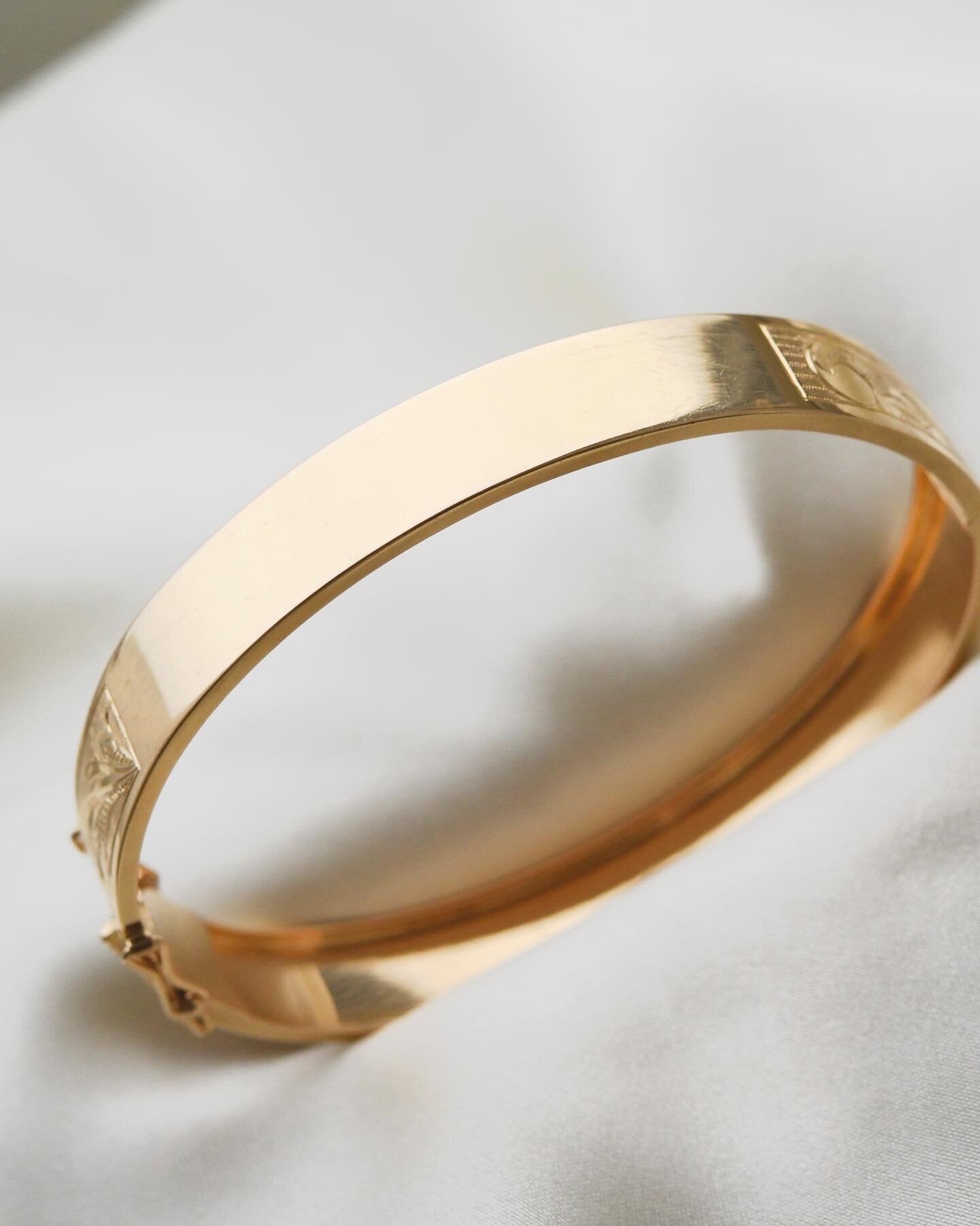 Antique Engraved Vintage Bangle 18K Gold