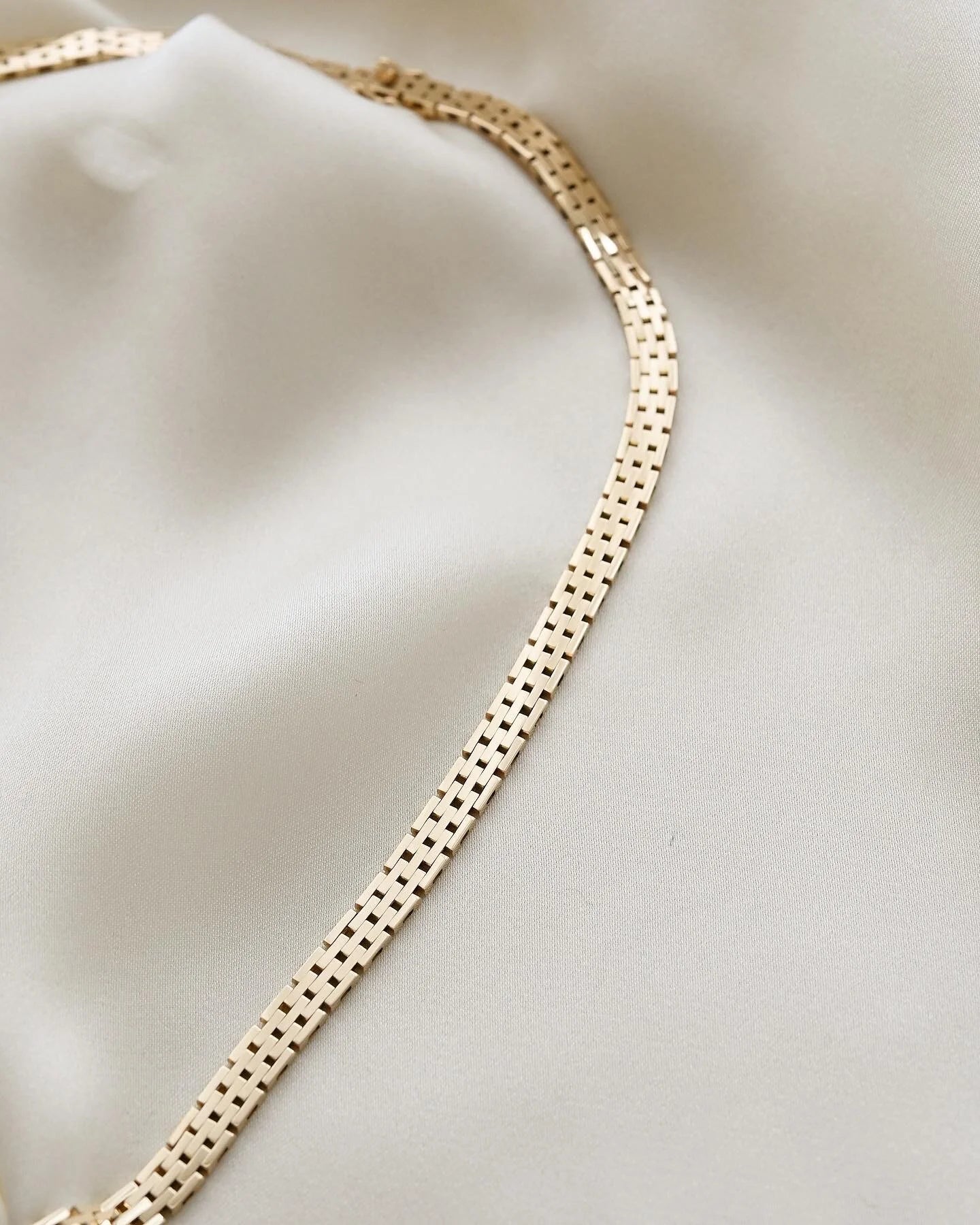 Stunning Mid Size Brick Line Necklace 18 Inches 14K Gold 1960s