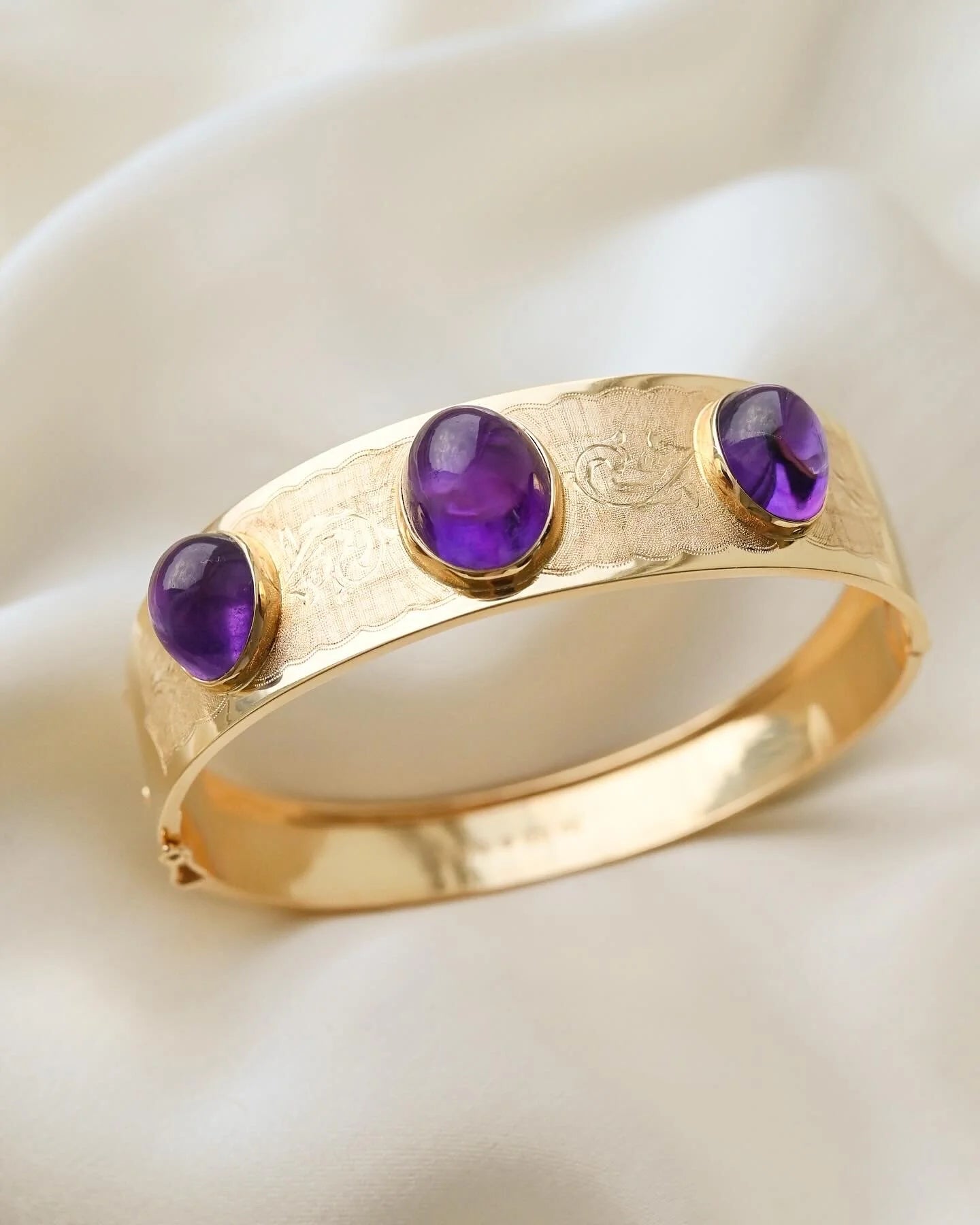 The Most Stunning Thing of Amethyst Cabochon Beauty 18K Gold 1965