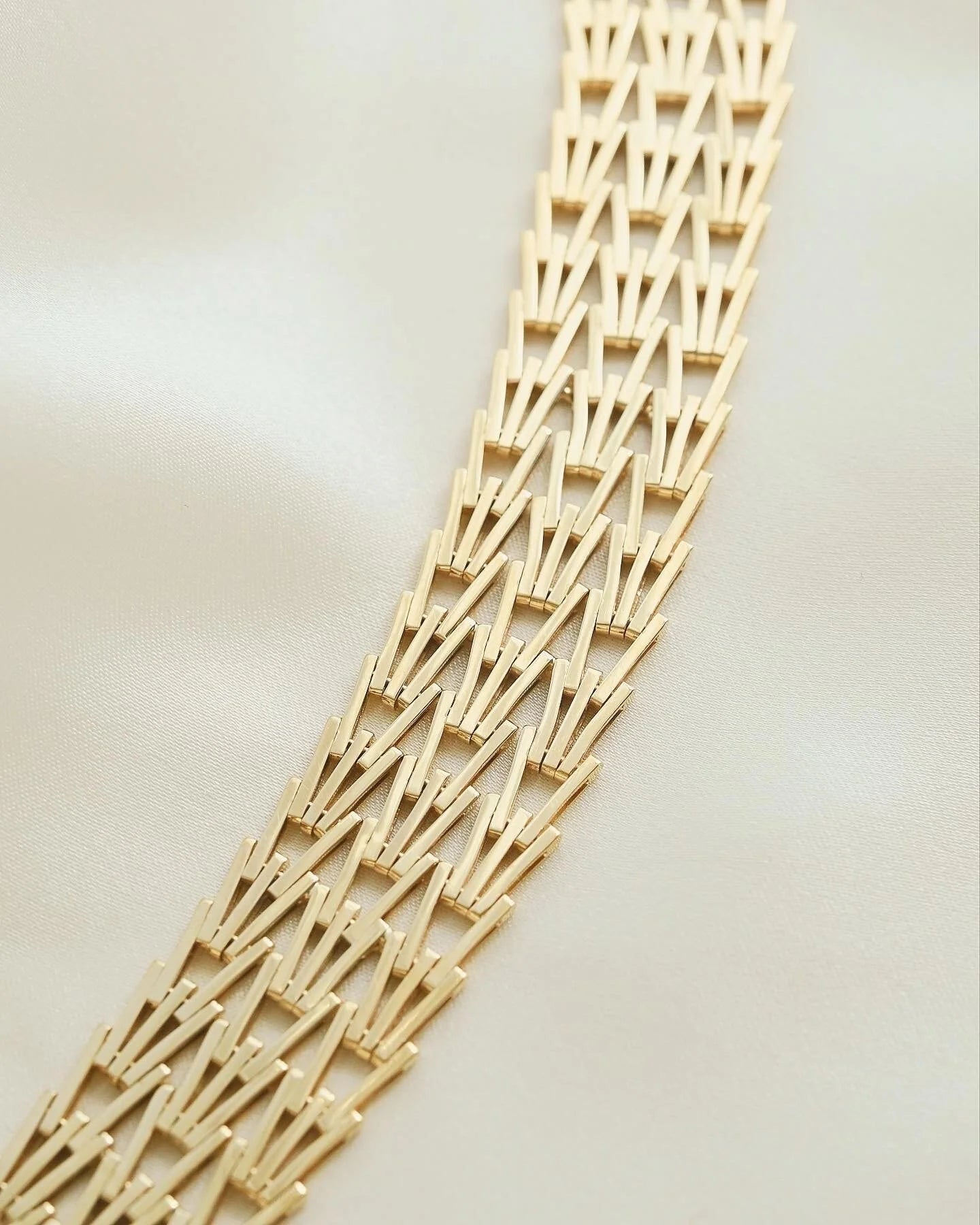 Sublime Danish Mid Century Vintage Geneva Variation Bracelet 14K Gold 1960s
