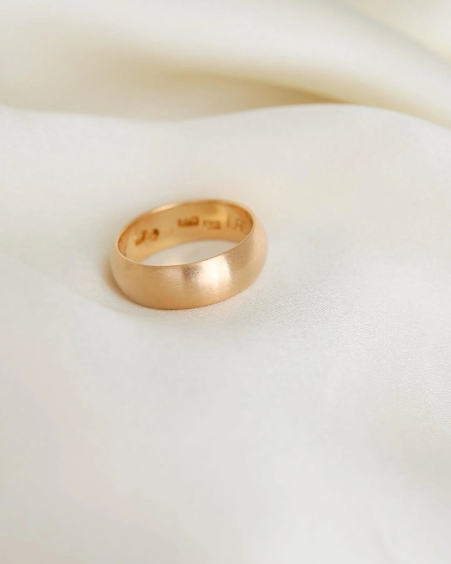 Gorg Heavy Pastel Pink 18K Gold Band 1965