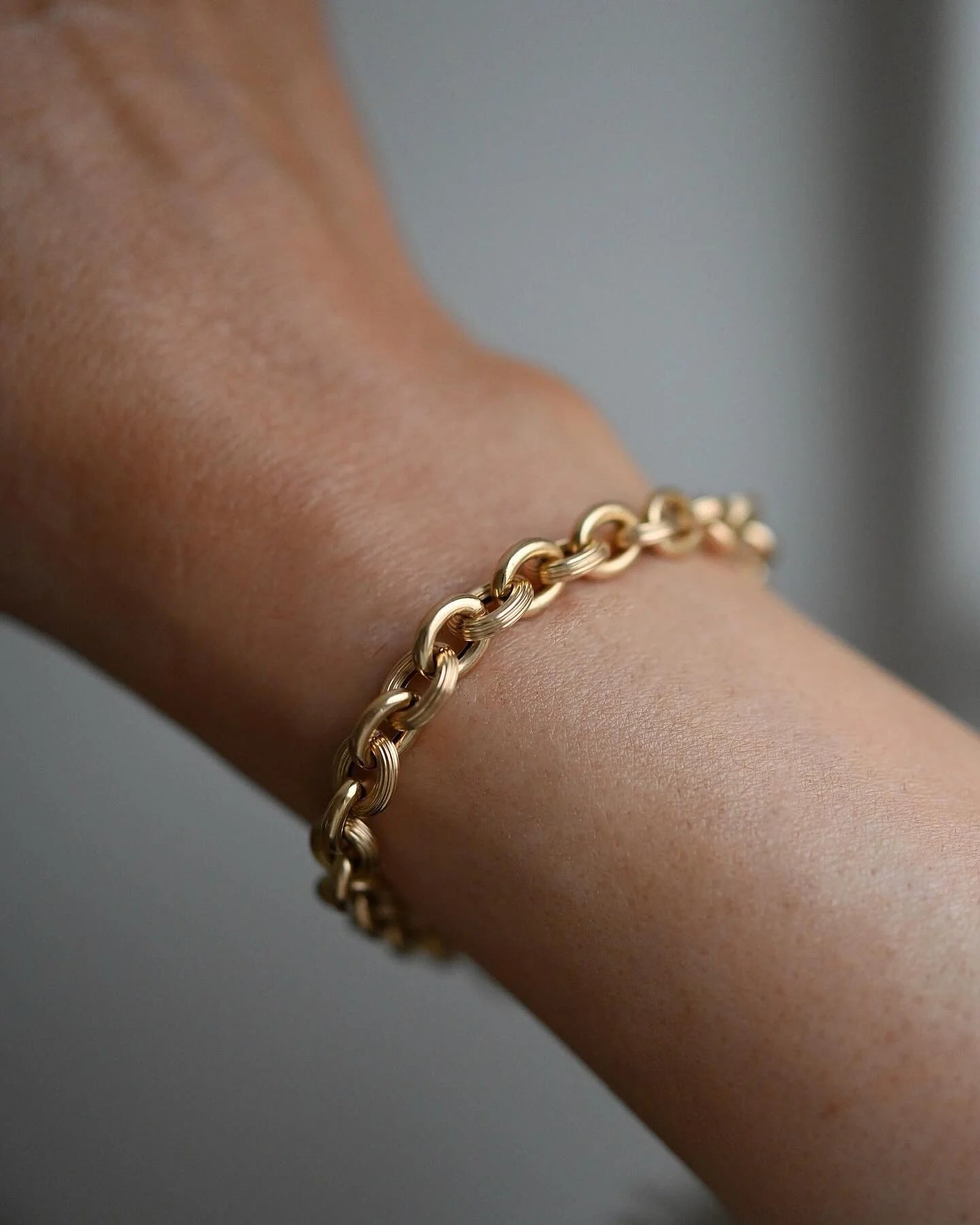 Drop Dead Gorgeous Vintage Bracelet 18K Gold Mid 1900s
