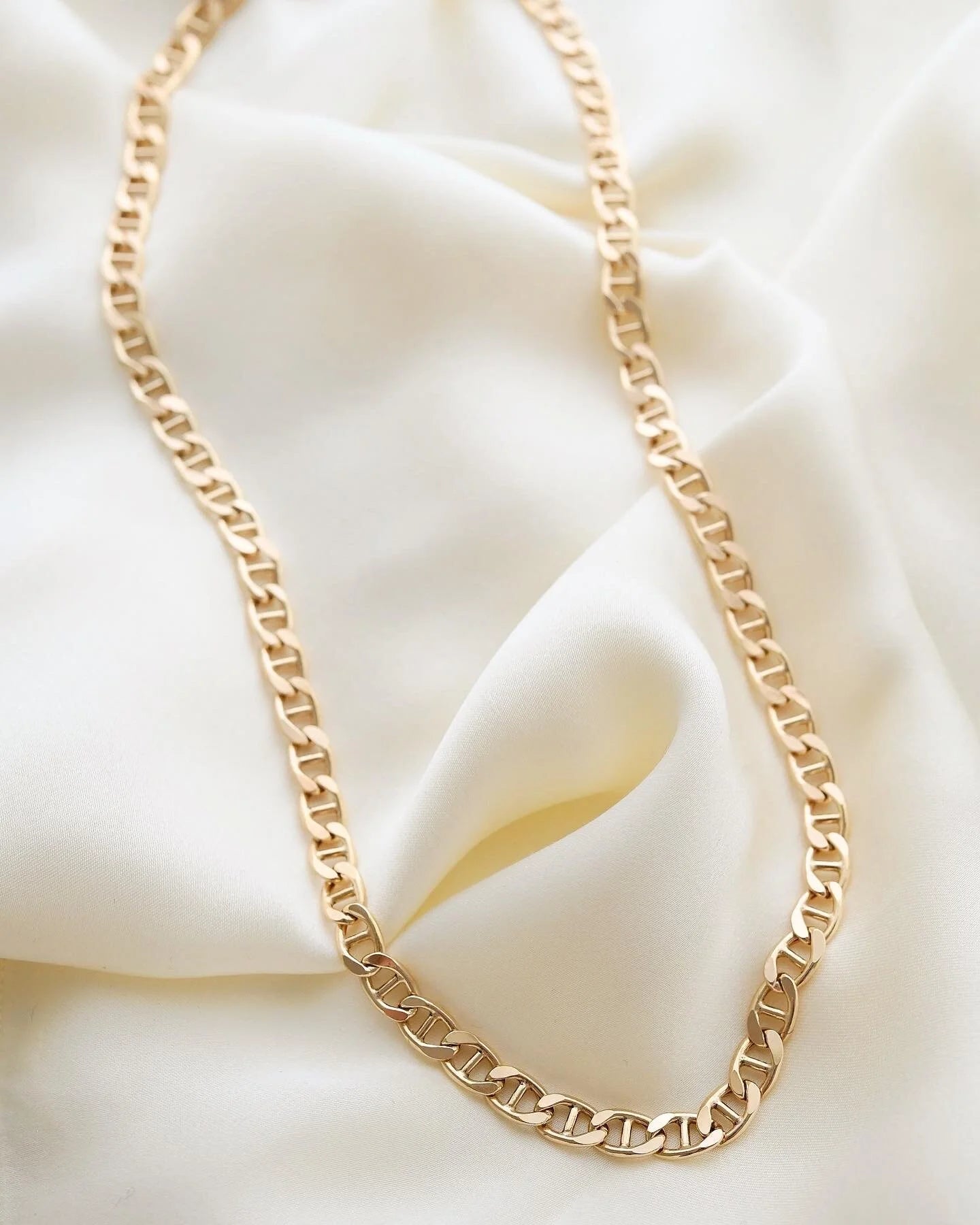 18.85 Inches Italian Vintage Link Chain 18K Gold