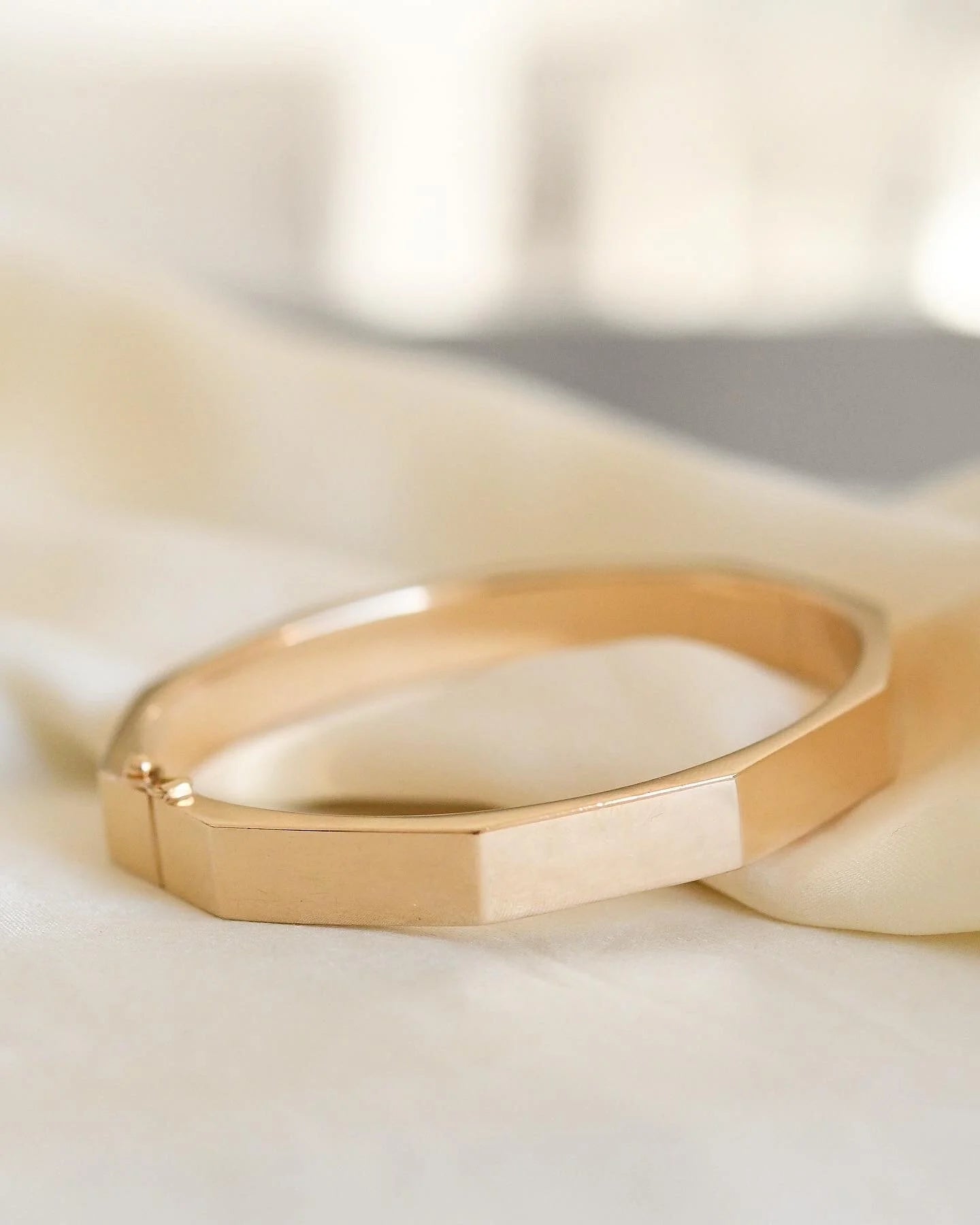 Amazing Sculptural Vintage Bangle 14K Gold 1970s